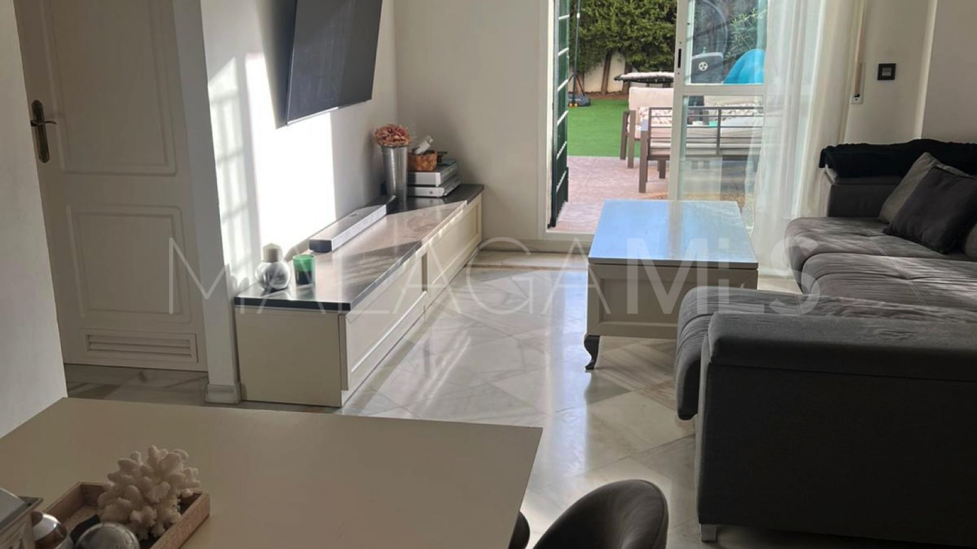 For sale ground floor apartment in Nueva Andalucia
