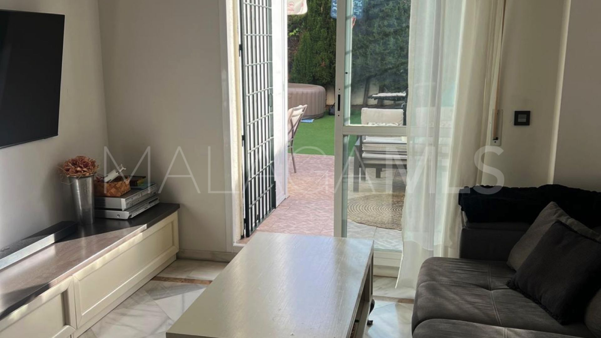 For sale ground floor apartment in Nueva Andalucia