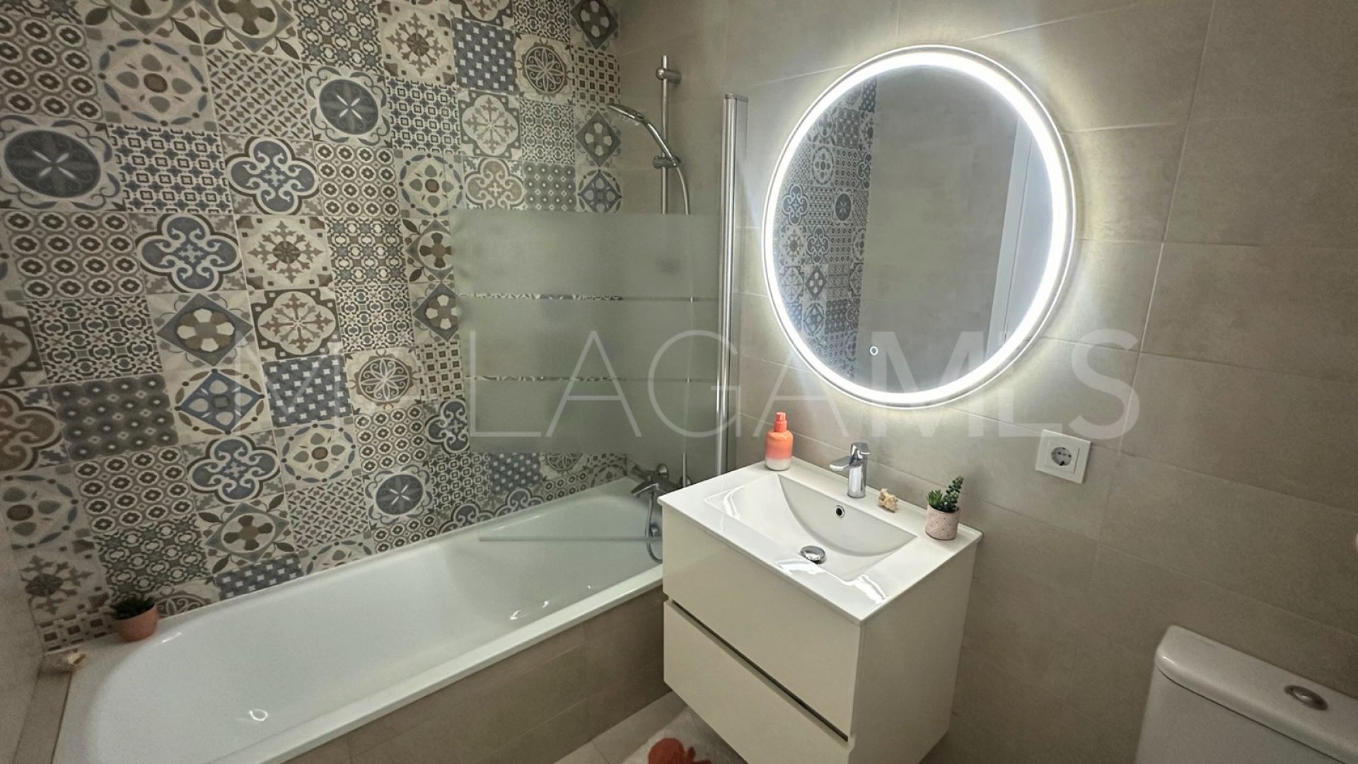 Atico duplex a la venta in Estepona Centro with 3 bedrooms