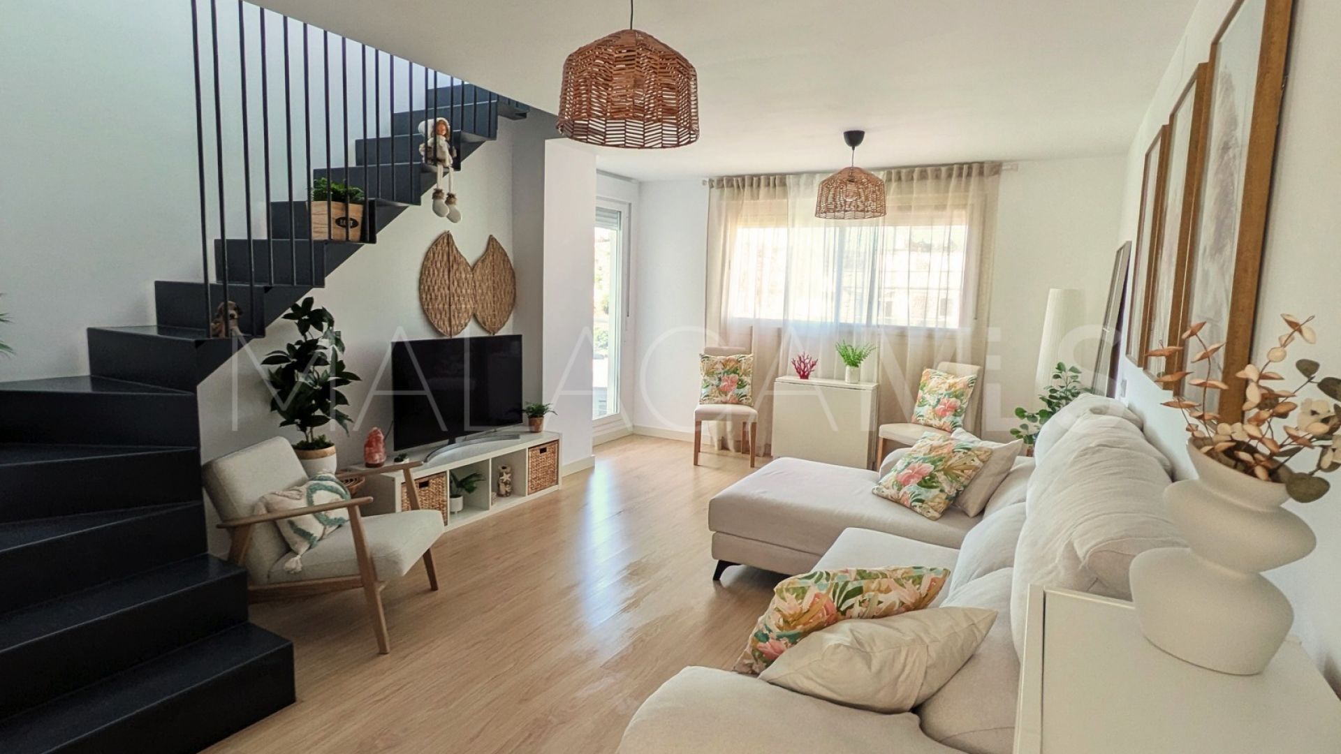 Atico duplex a la venta in Estepona Centro with 3 bedrooms