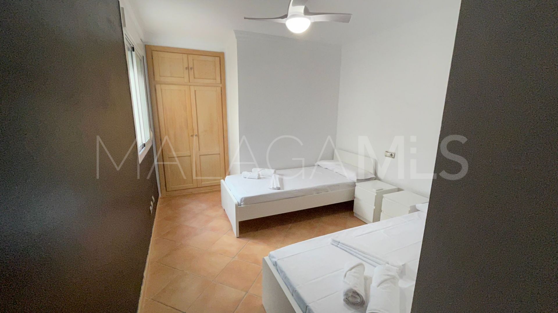 Buy Estepona Puerto apartment with 3 bedrooms