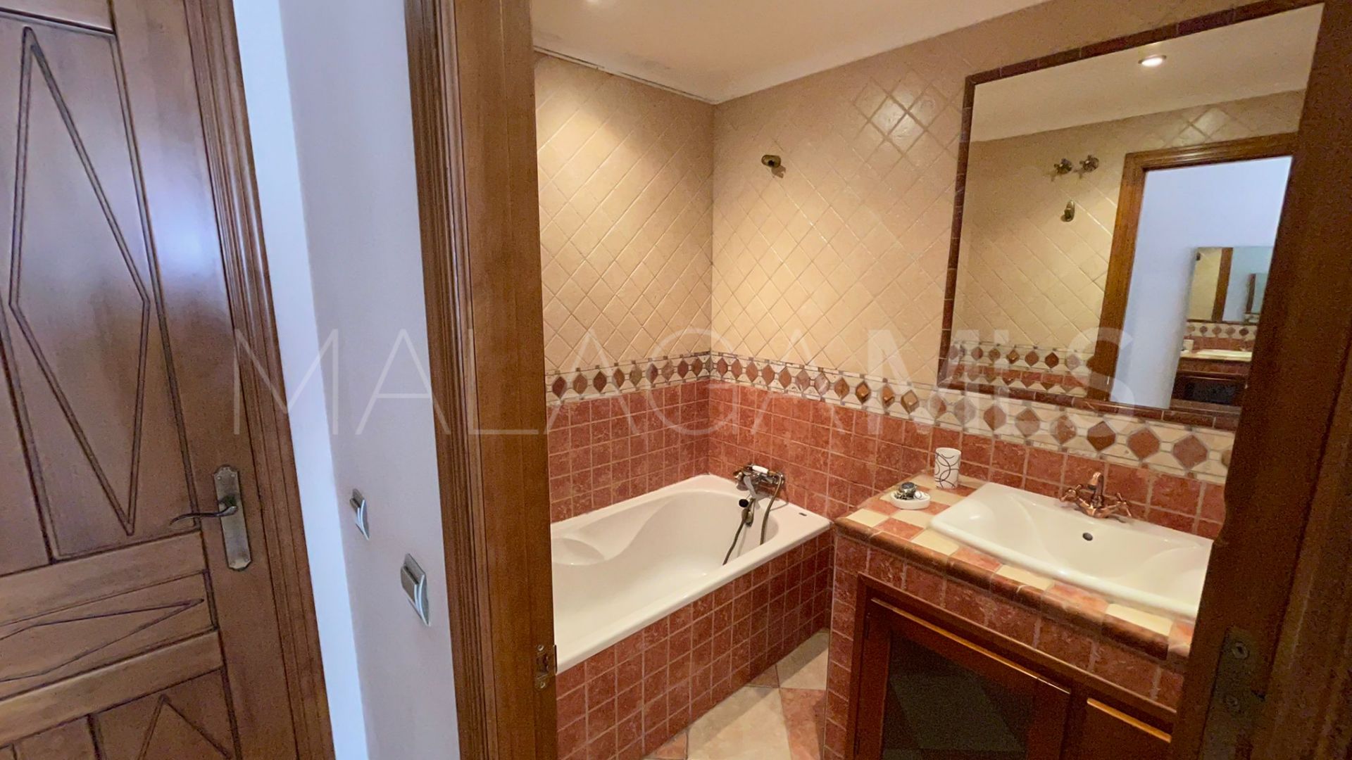 Buy Estepona Puerto apartment with 3 bedrooms