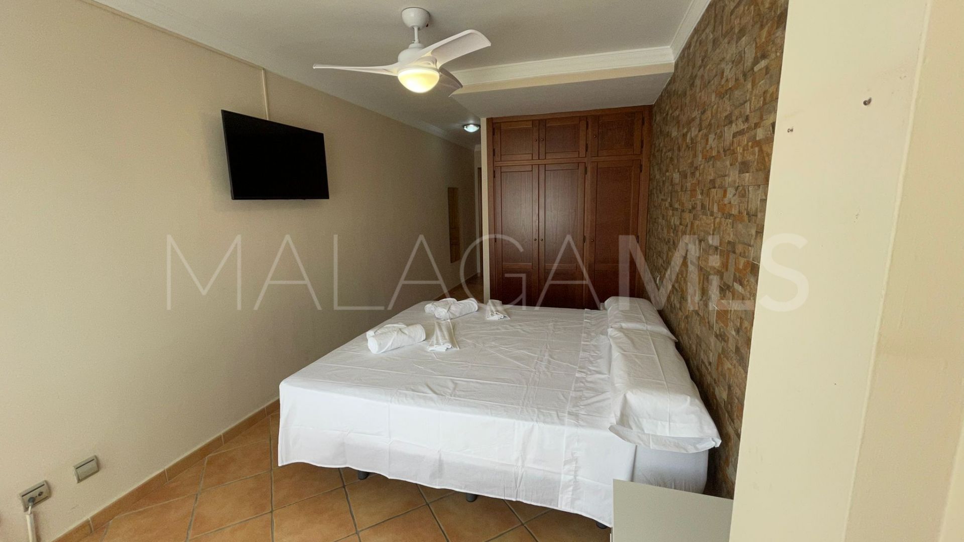 Buy Estepona Puerto apartment with 3 bedrooms