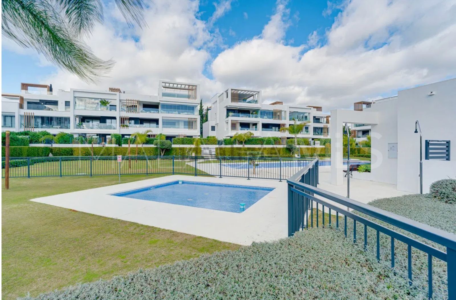 Erdgeschosswohnung for sale in Bel Air