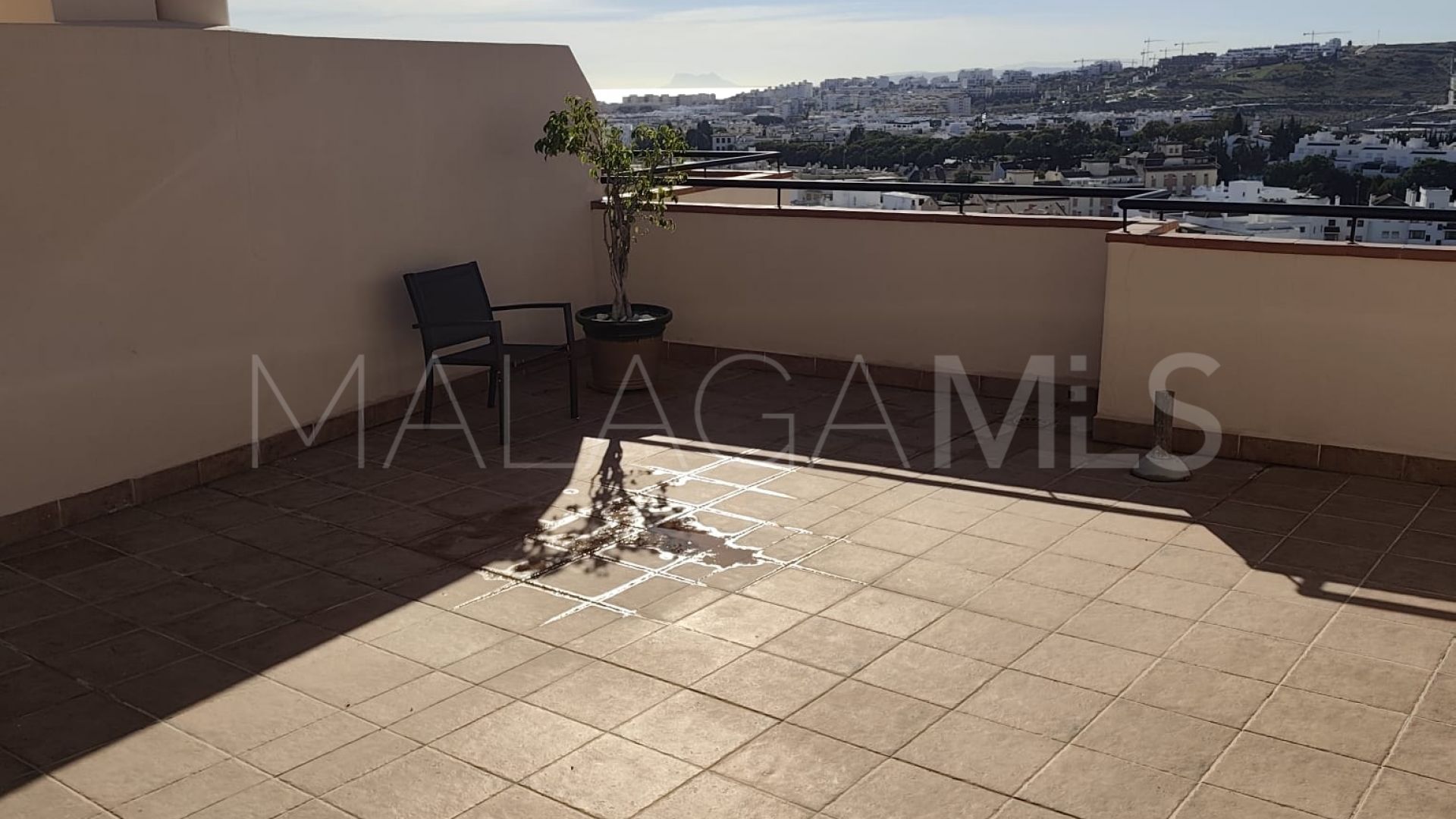 For sale penthouse in Avda de Andalucia - Sierra de Estepona with 2 bedrooms
