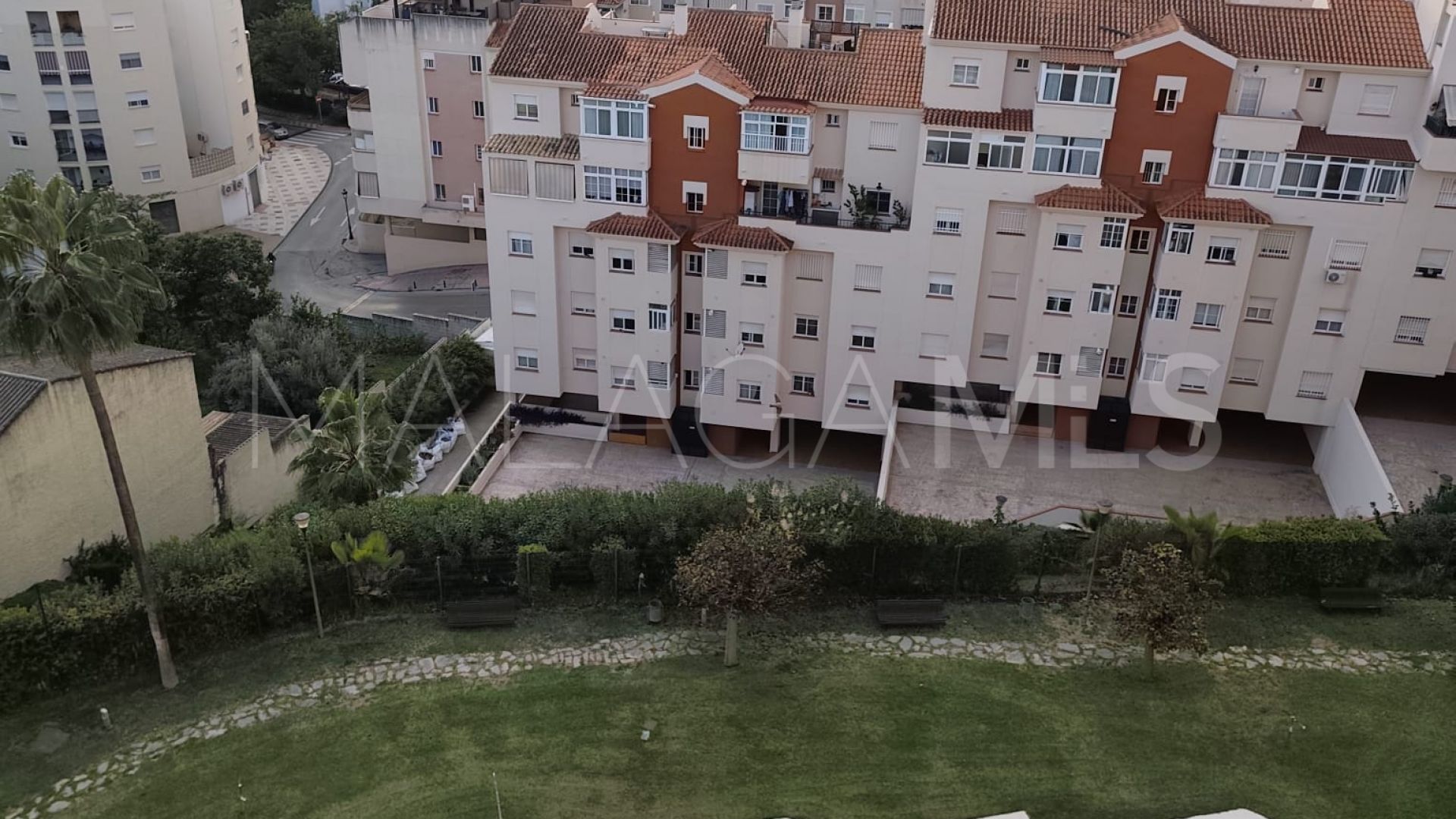 For sale penthouse in Avda de Andalucia - Sierra de Estepona with 2 bedrooms