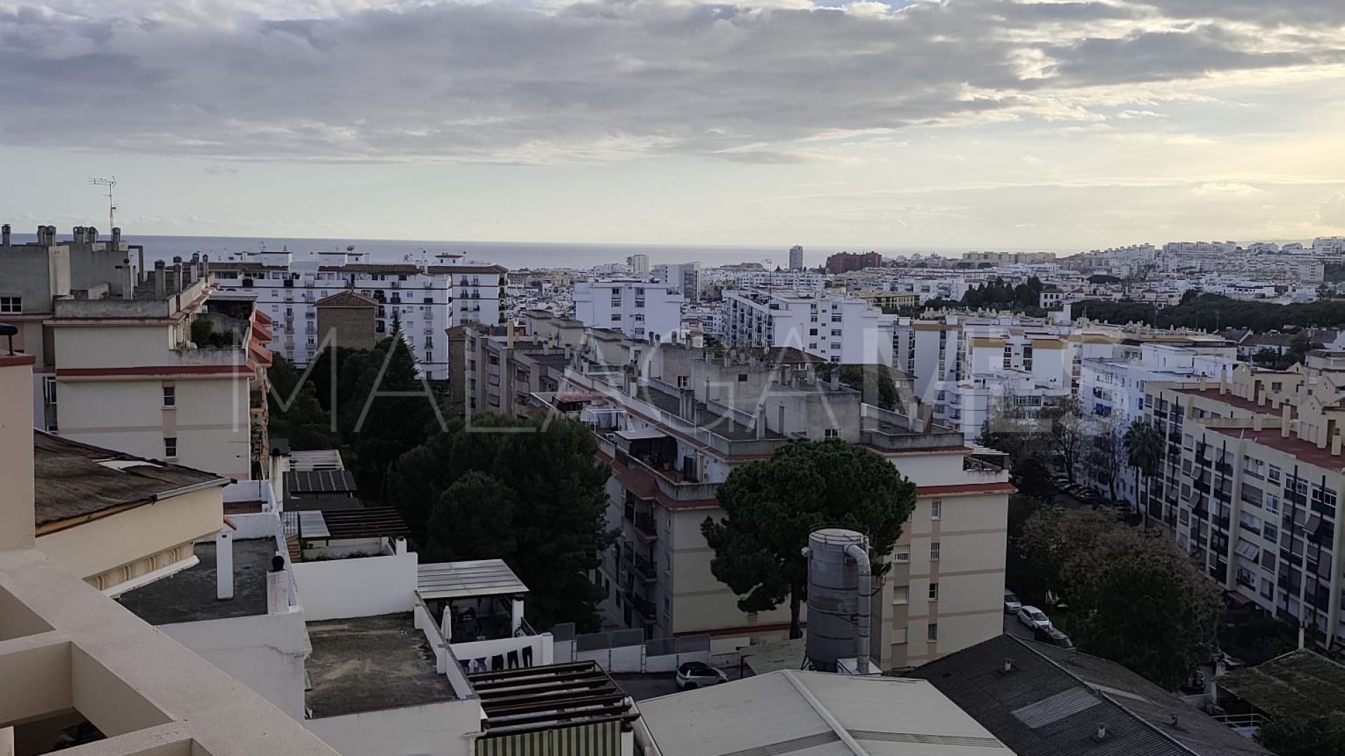 For sale penthouse in Avda de Andalucia - Sierra de Estepona with 2 bedrooms