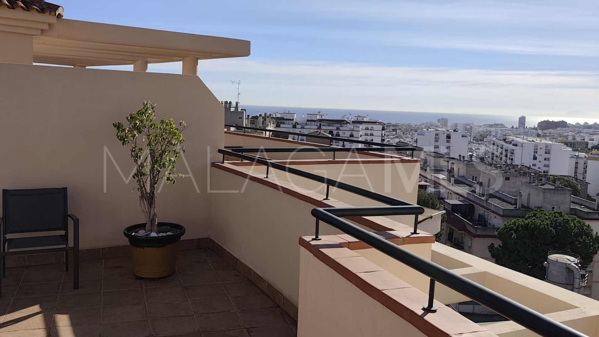 For sale penthouse in Avda de Andalucia - Sierra de Estepona with 2 bedrooms