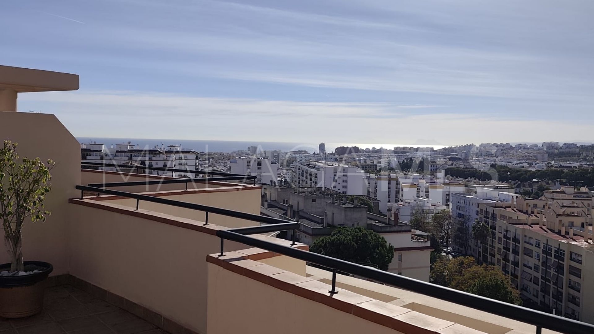 For sale penthouse in Avda de Andalucia - Sierra de Estepona with 2 bedrooms