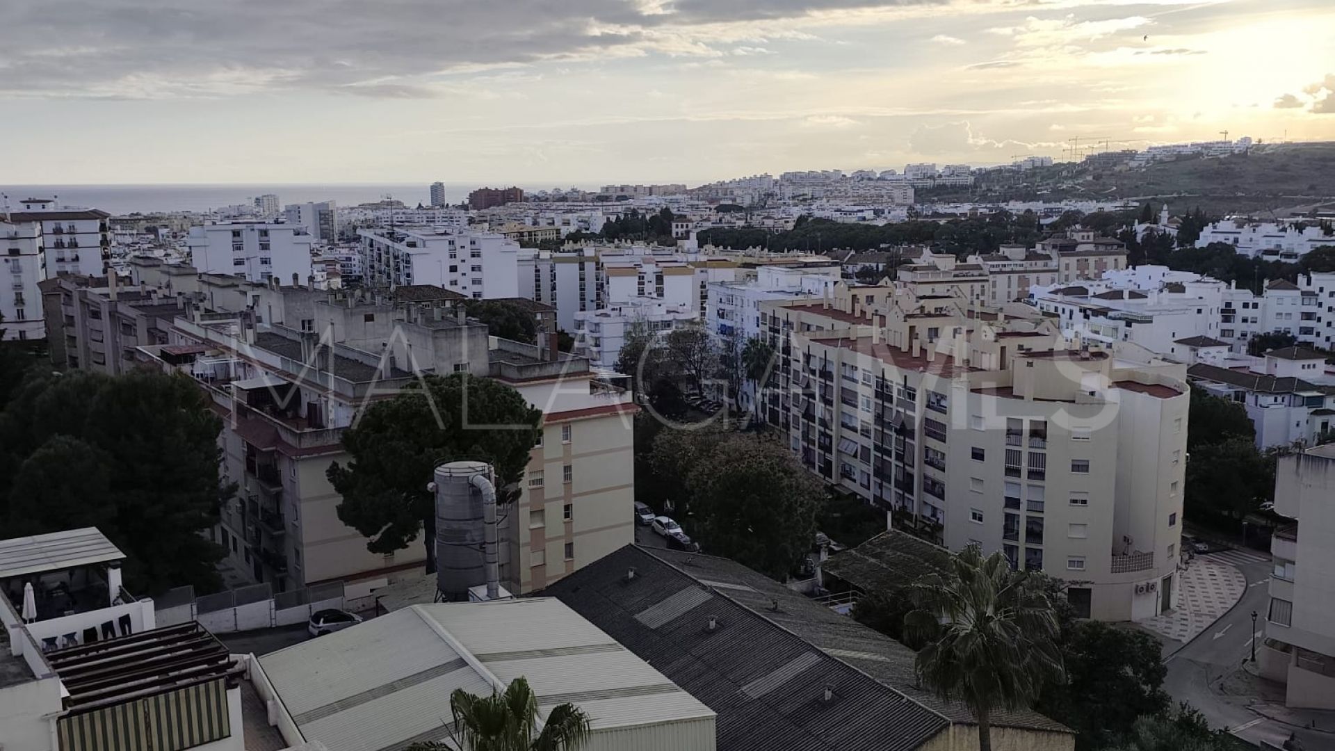 For sale penthouse in Avda de Andalucia - Sierra de Estepona with 2 bedrooms