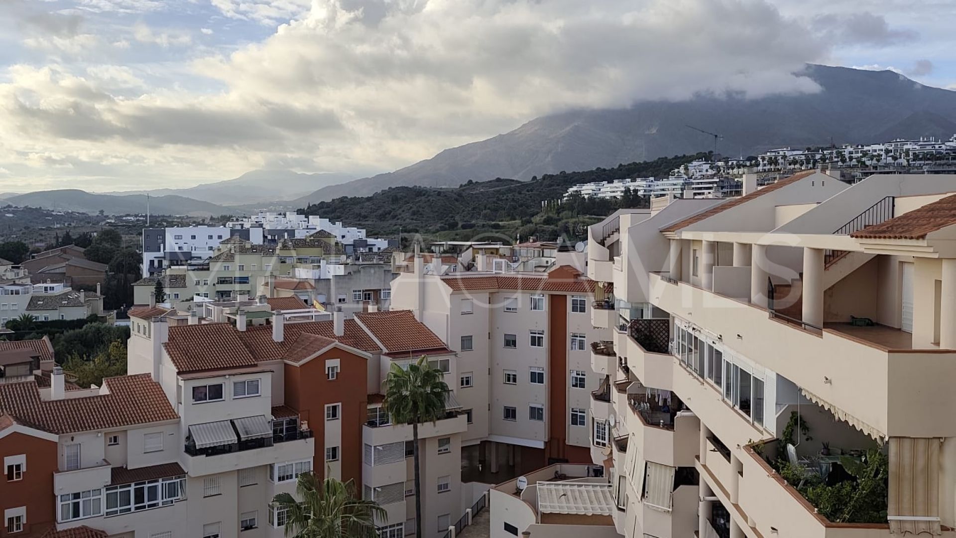 For sale penthouse in Avda de Andalucia - Sierra de Estepona with 2 bedrooms