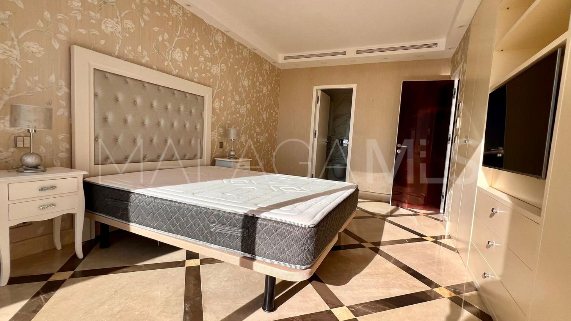 Duplex penthouse for sale in Los Almendros