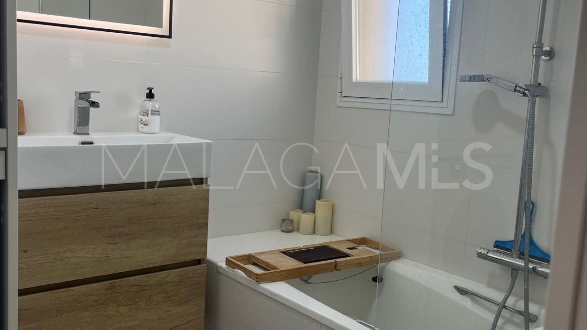 Apartment in Estepona Puerto for sale