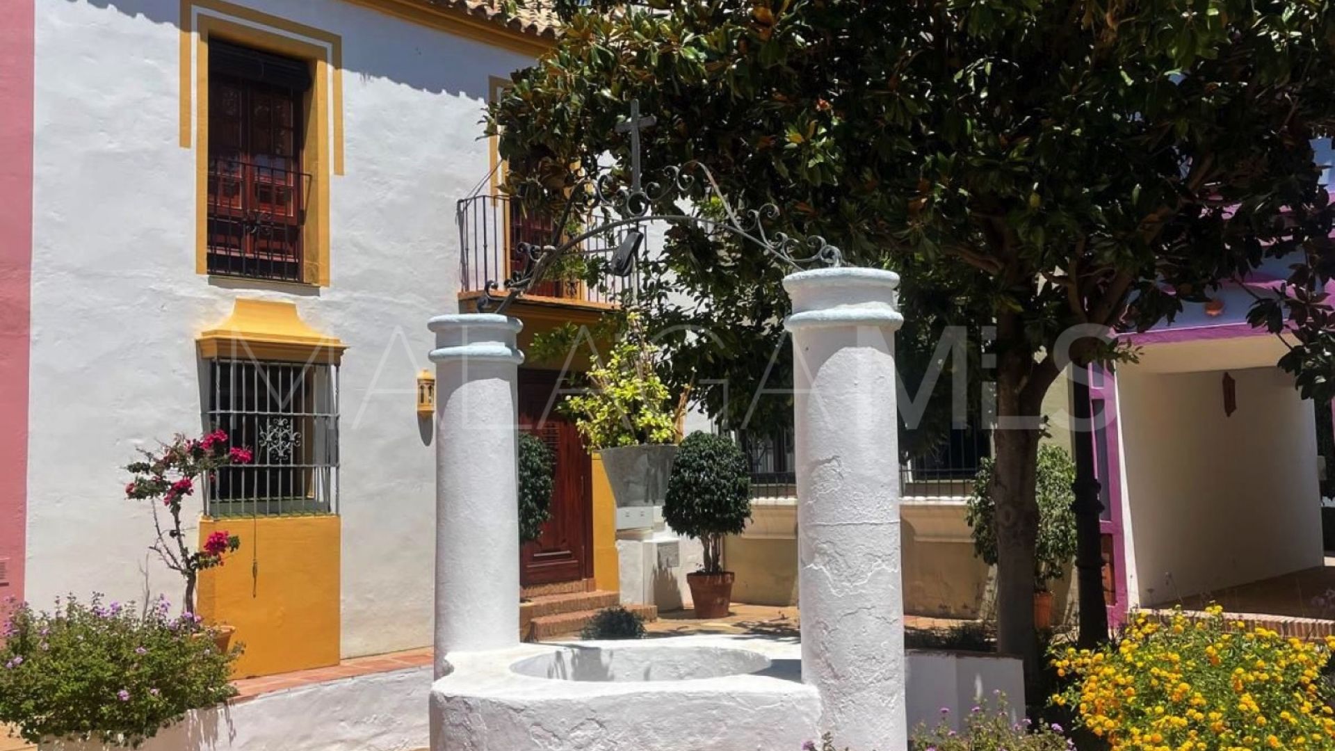 Radhus for sale in Guadalmina Baja