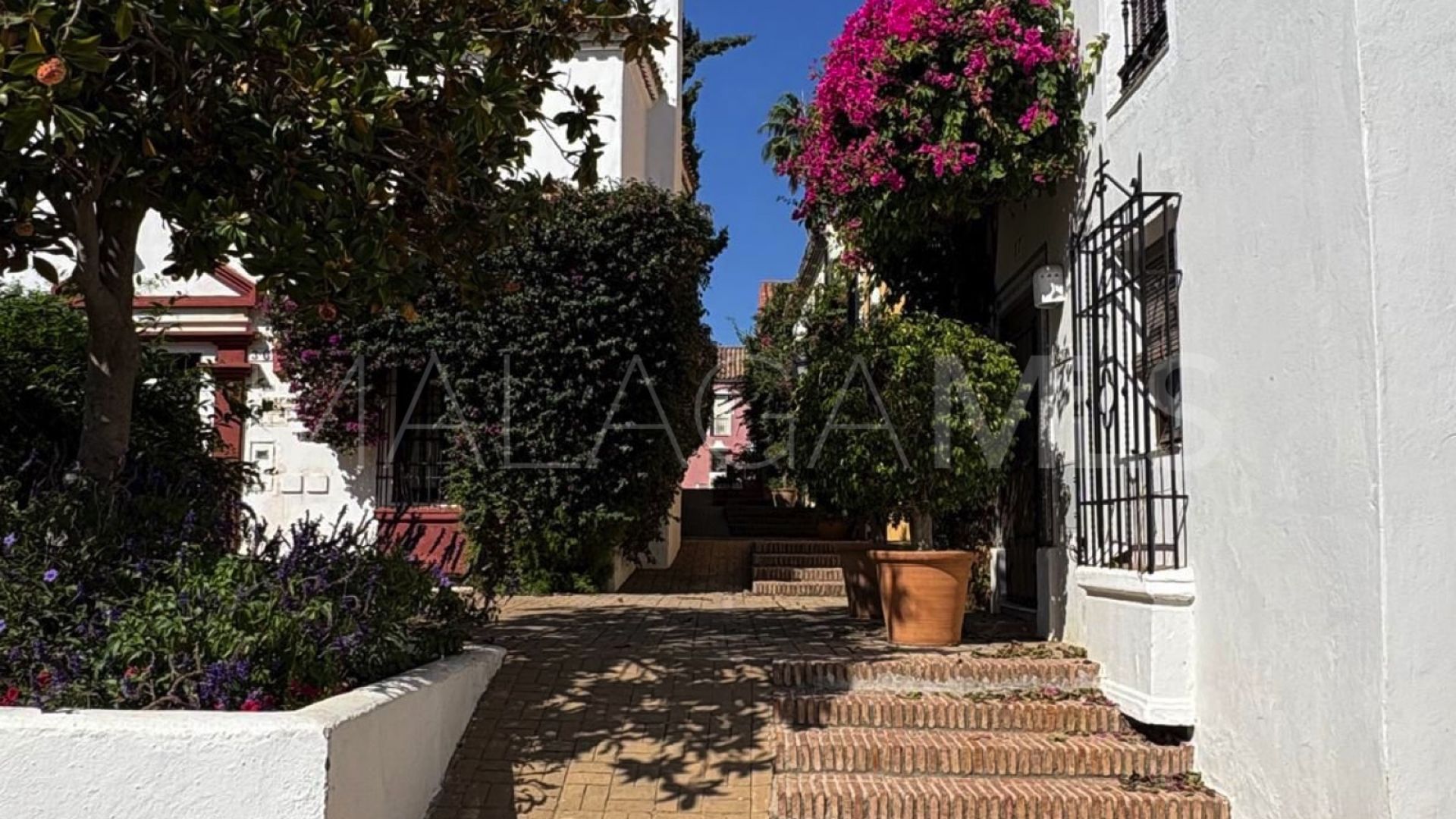 Radhus for sale in Guadalmina Baja