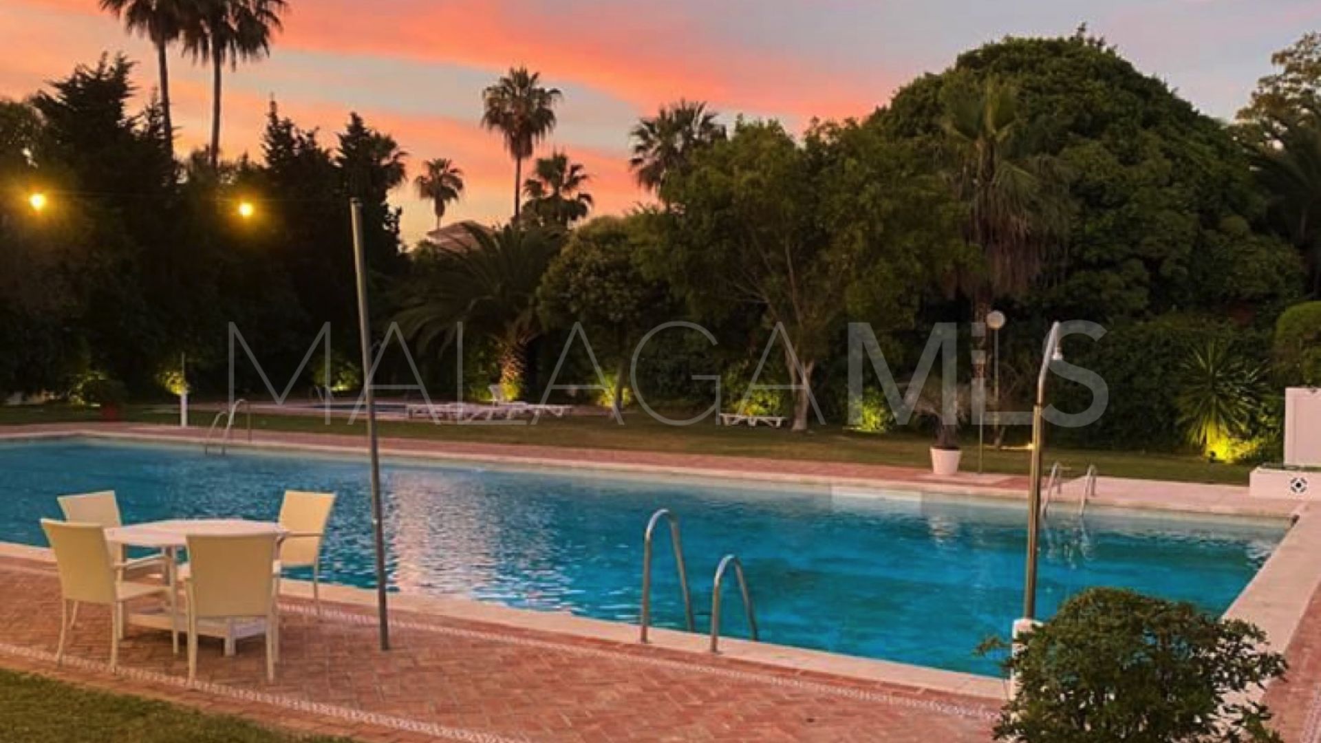 Radhus for sale in Guadalmina Baja