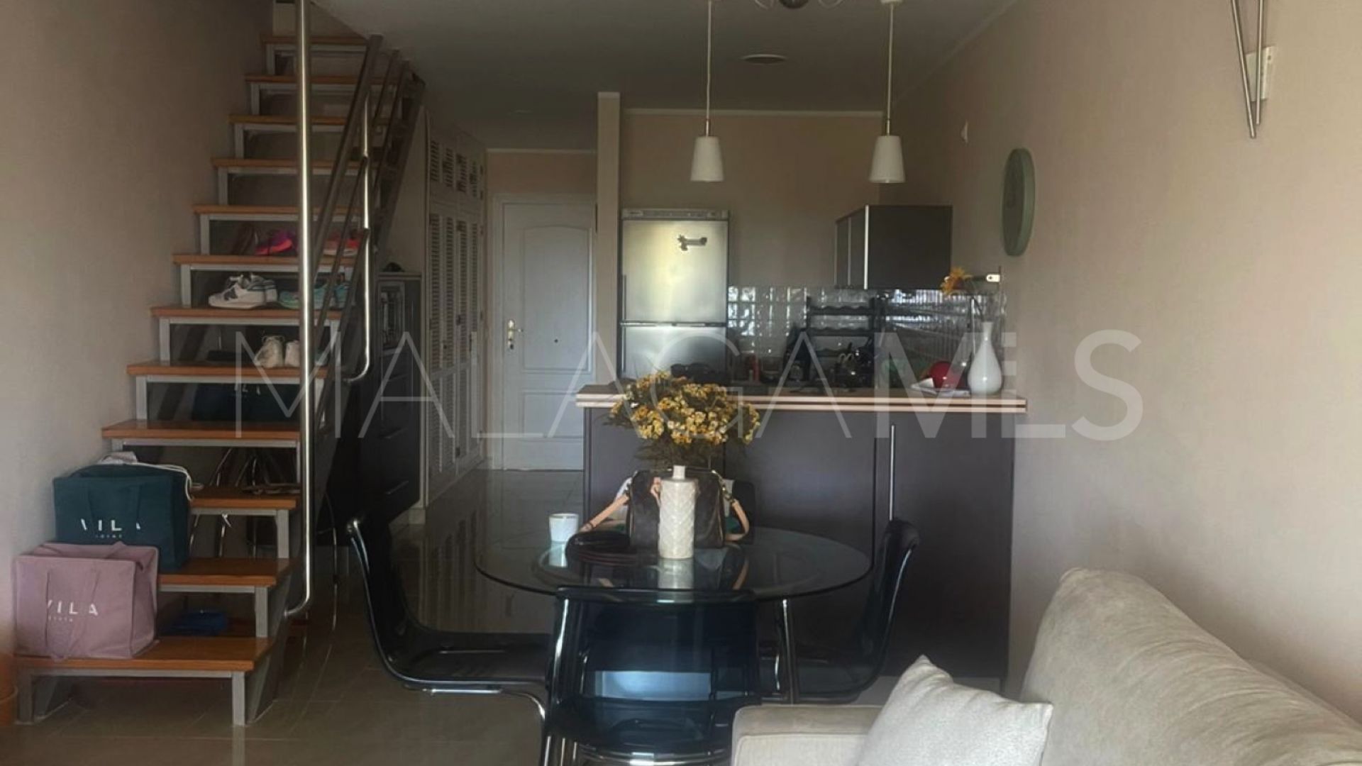 Tvåvåningslägenhet for sale in Seghers