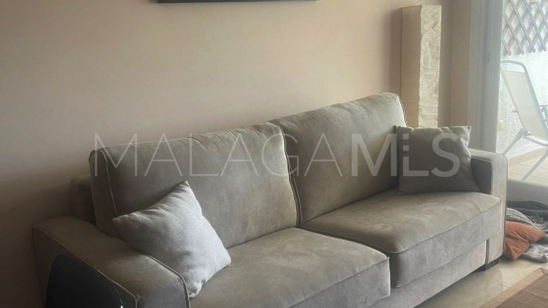 Tvåvåningslägenhet for sale in Seghers