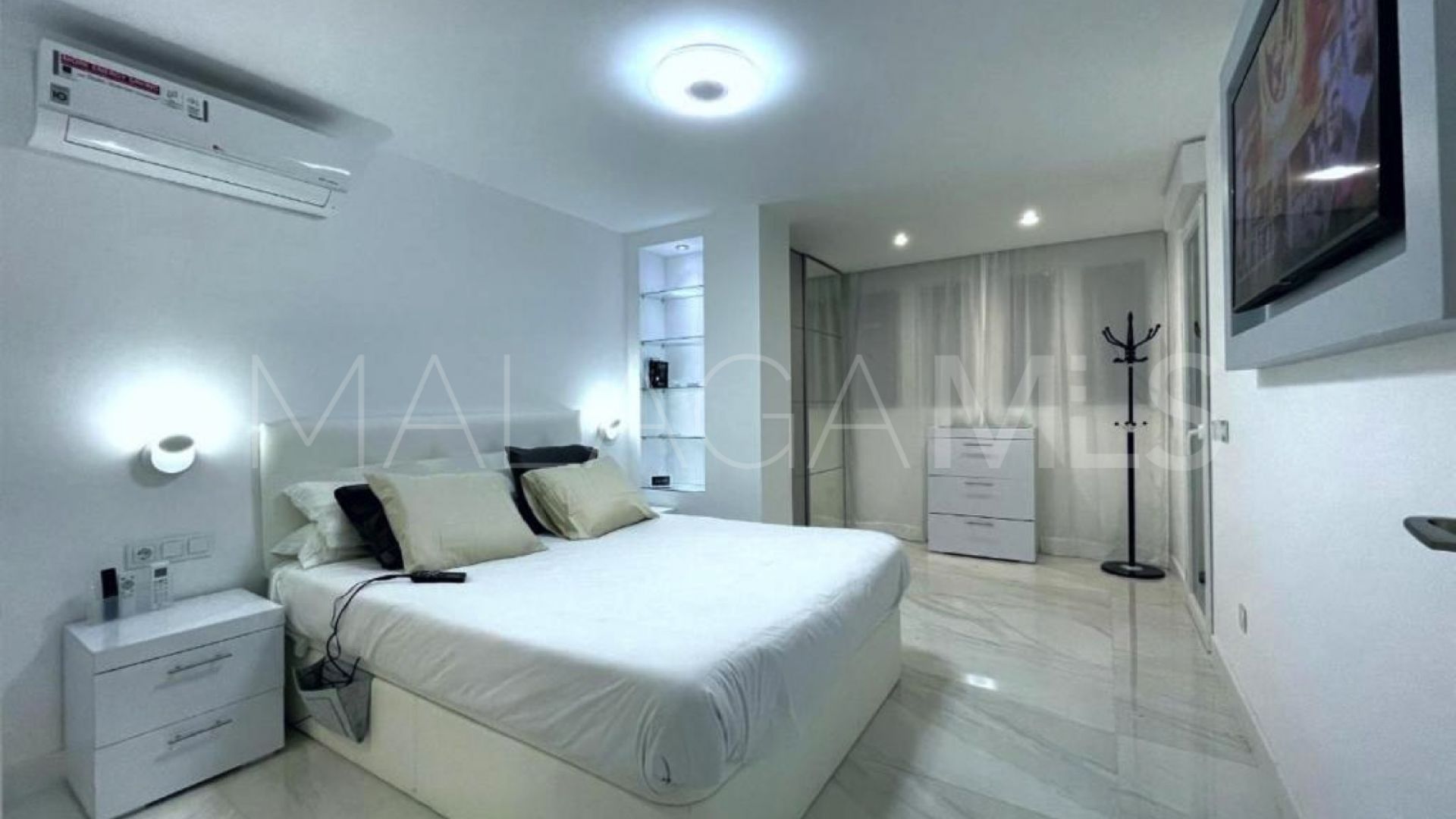 Apartment for sale in Playa Bajadilla - Puertos