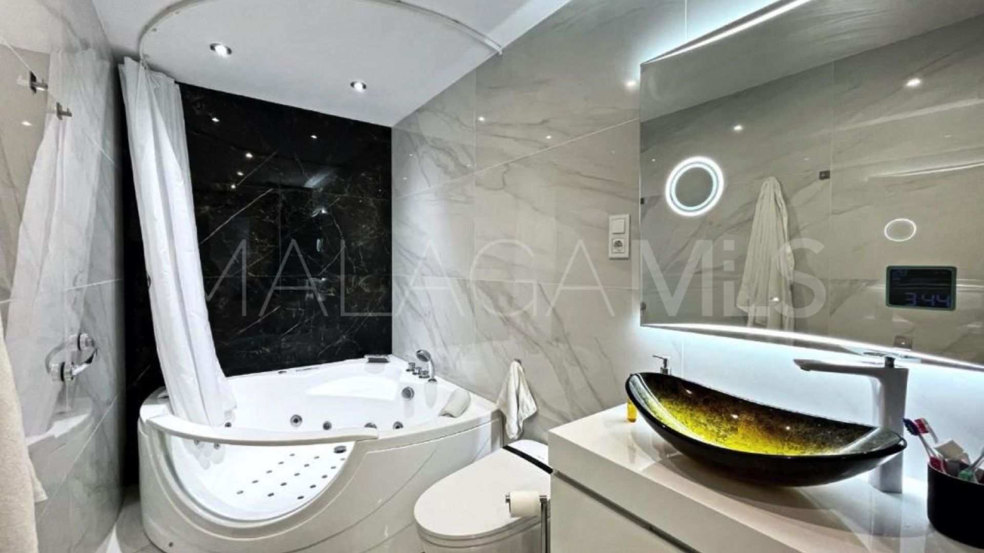 Apartment for sale in Playa Bajadilla - Puertos