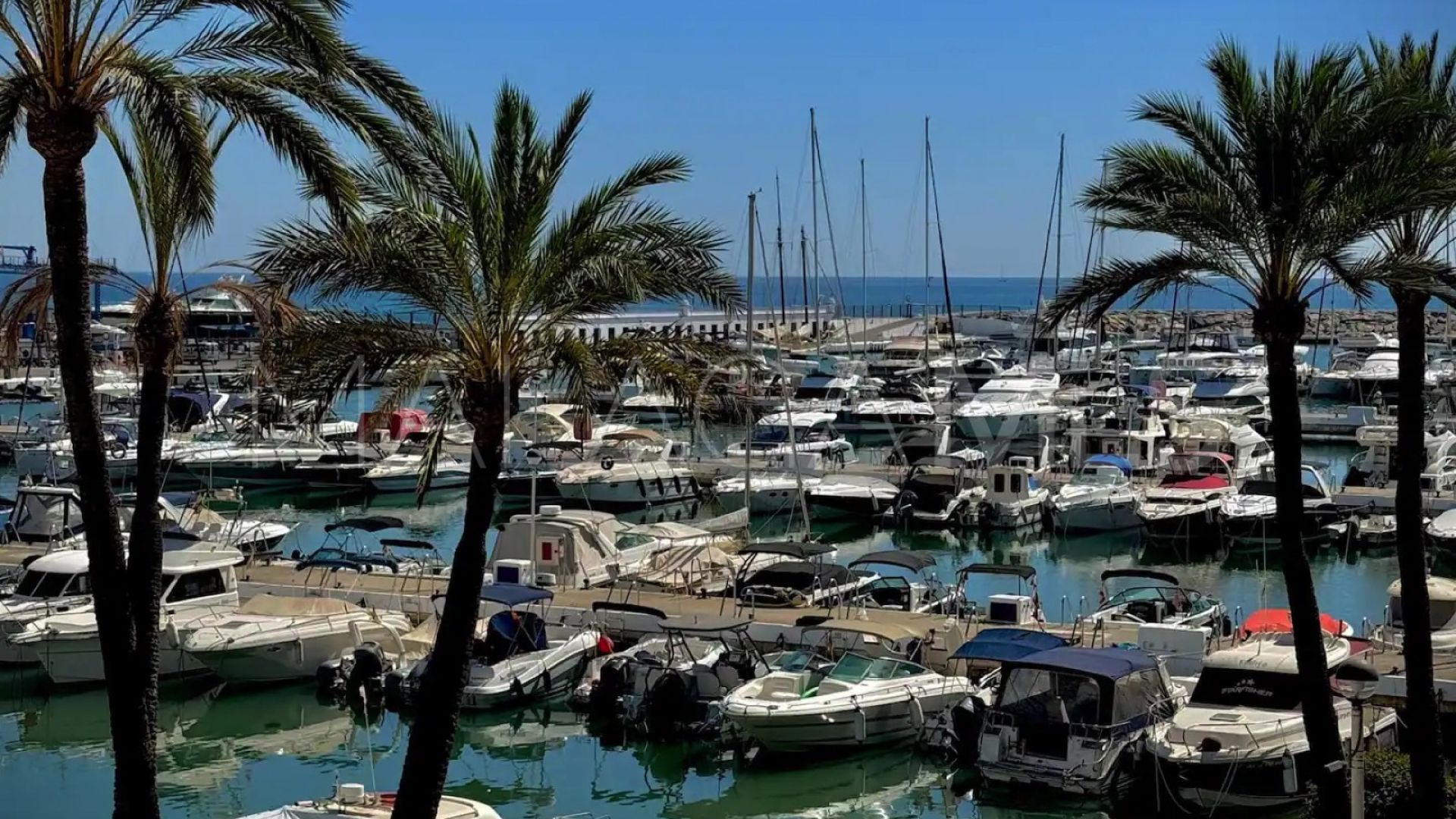 Apartment for sale in Puerto La Duquesa with 2 bedrooms