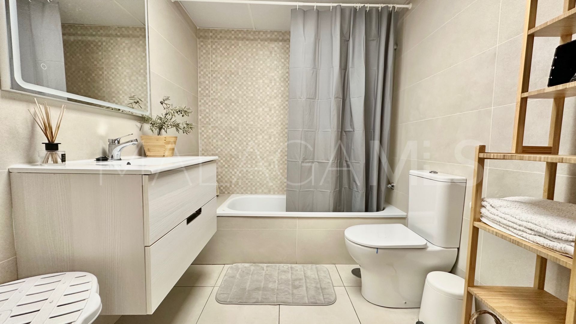 Buy apartamento in Nueva Andalucia with 3 bedrooms