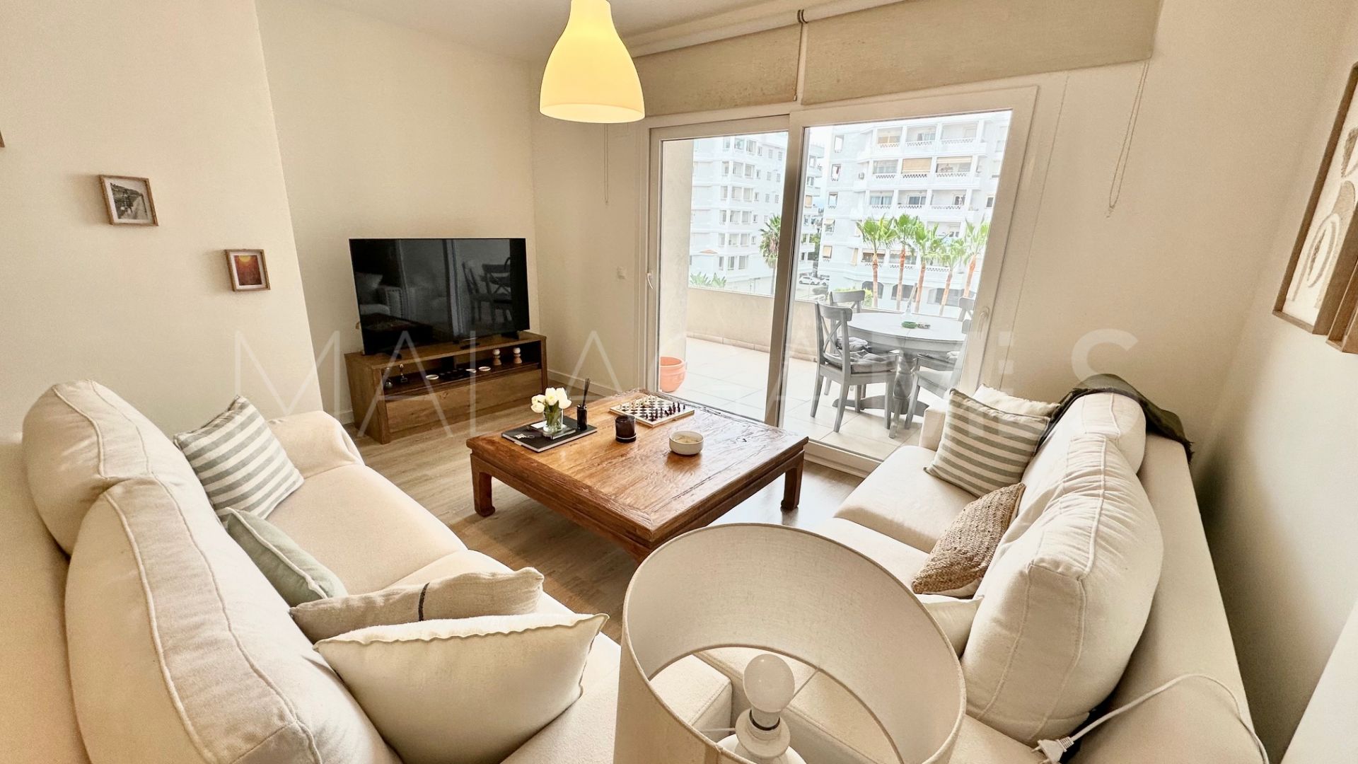 Buy apartamento in Nueva Andalucia with 3 bedrooms