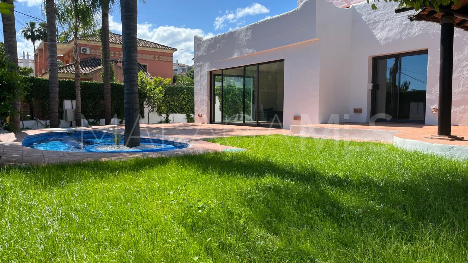 For sale house in Nagüeles with 3 bedrooms