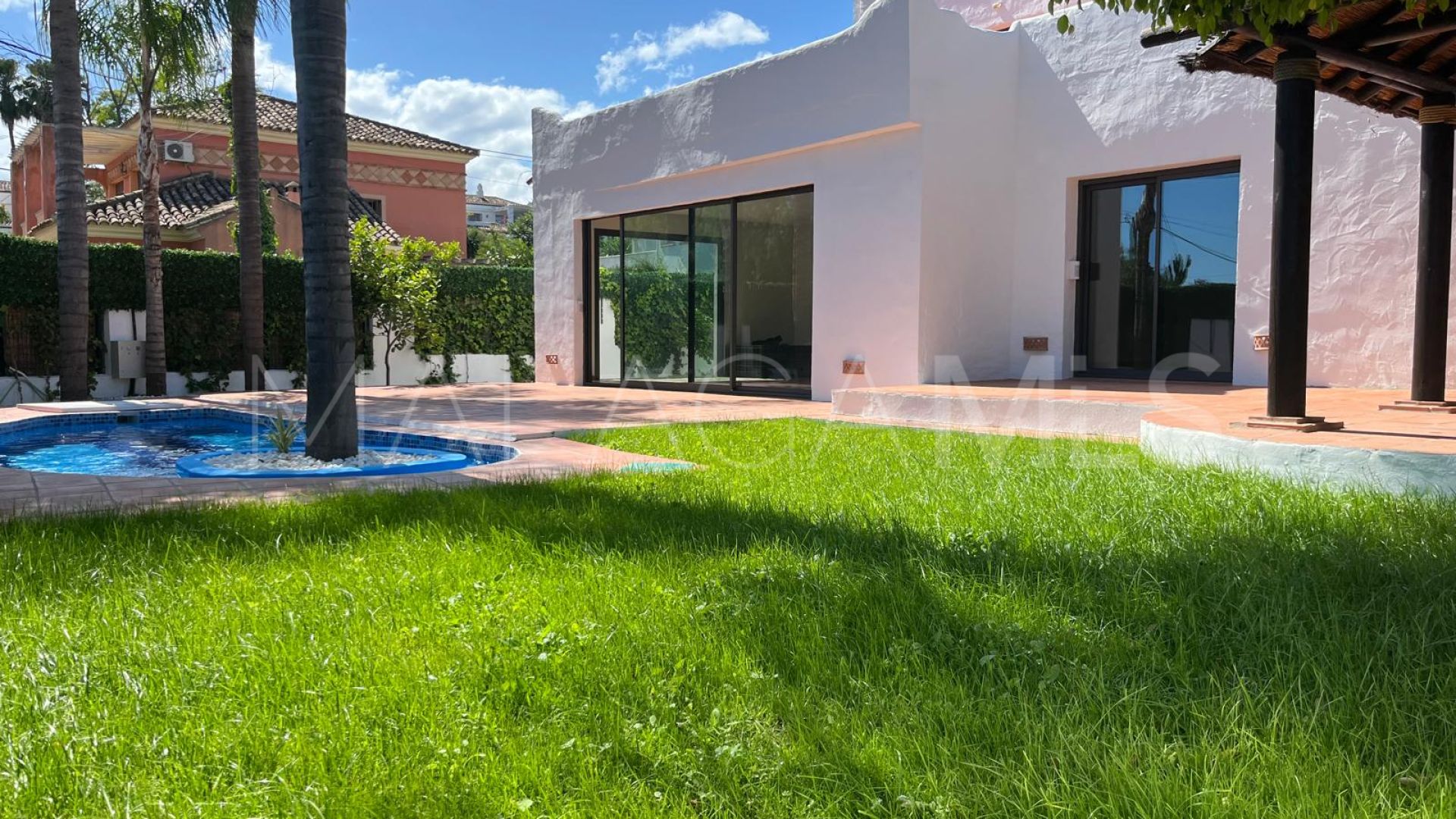 For sale house in Nagüeles with 3 bedrooms