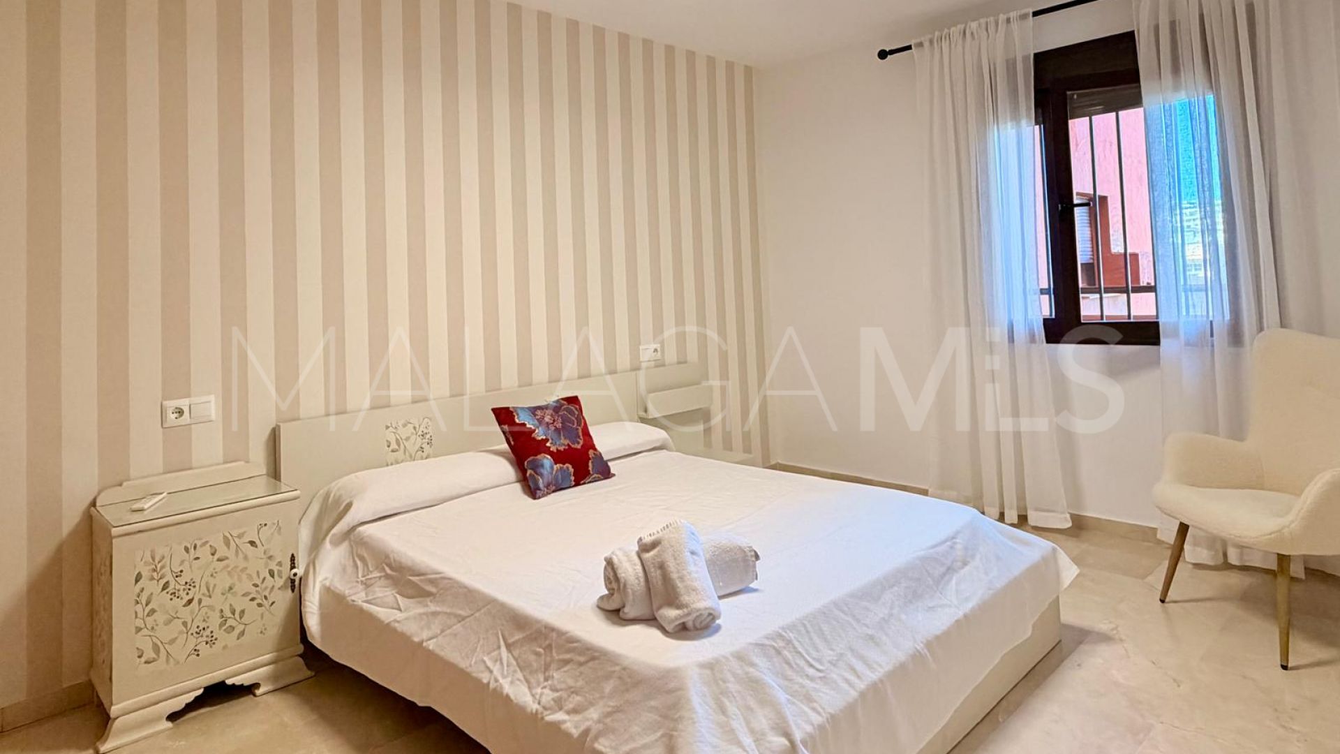 Lägenhet for sale in Estepona Puerto