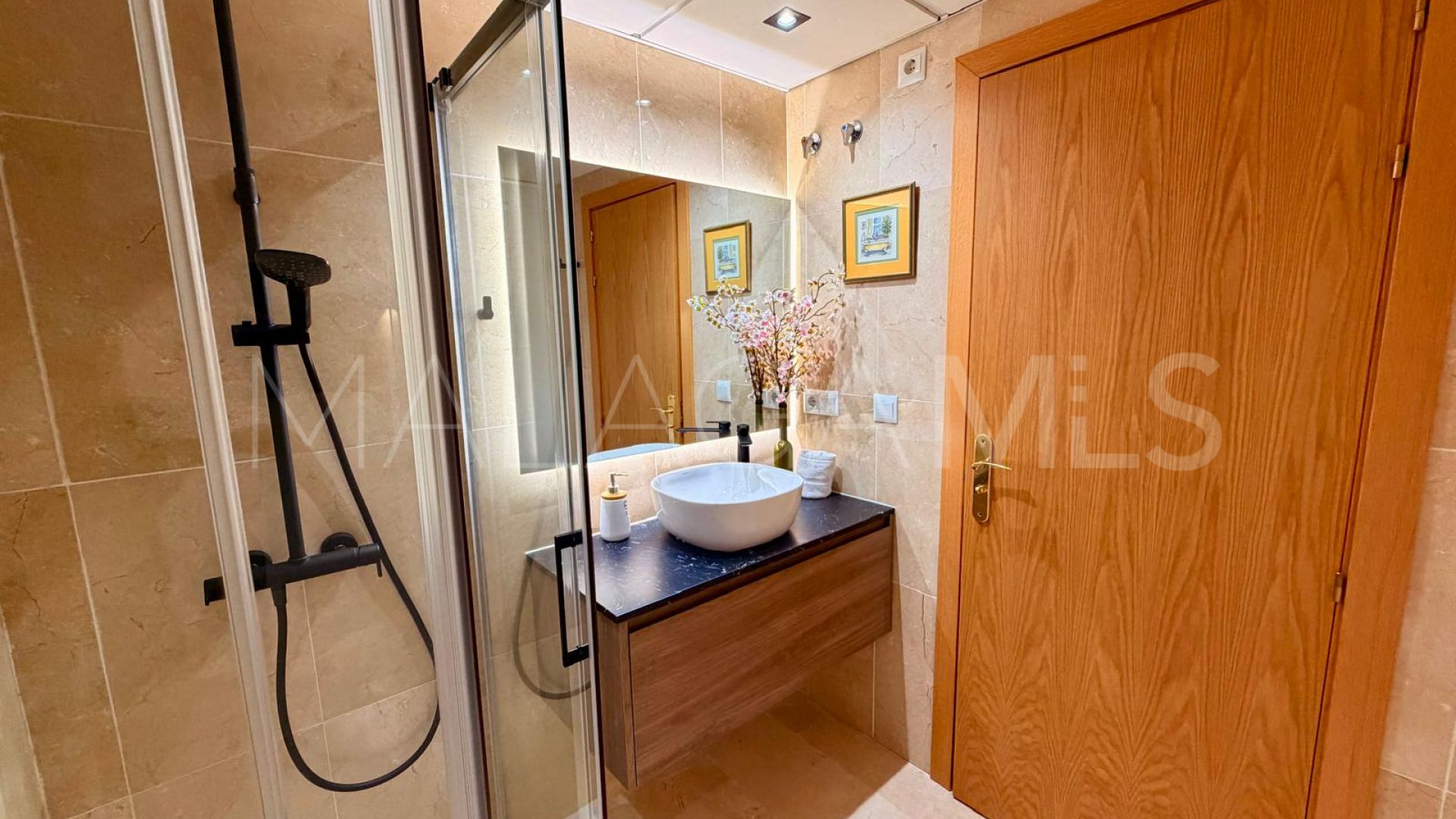 Lägenhet for sale in Estepona Puerto