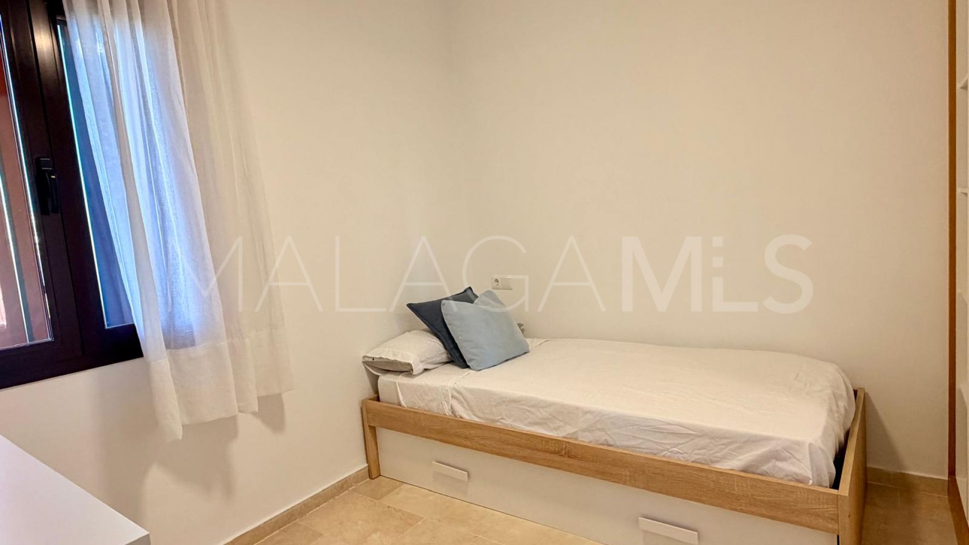 Lägenhet for sale in Estepona Puerto