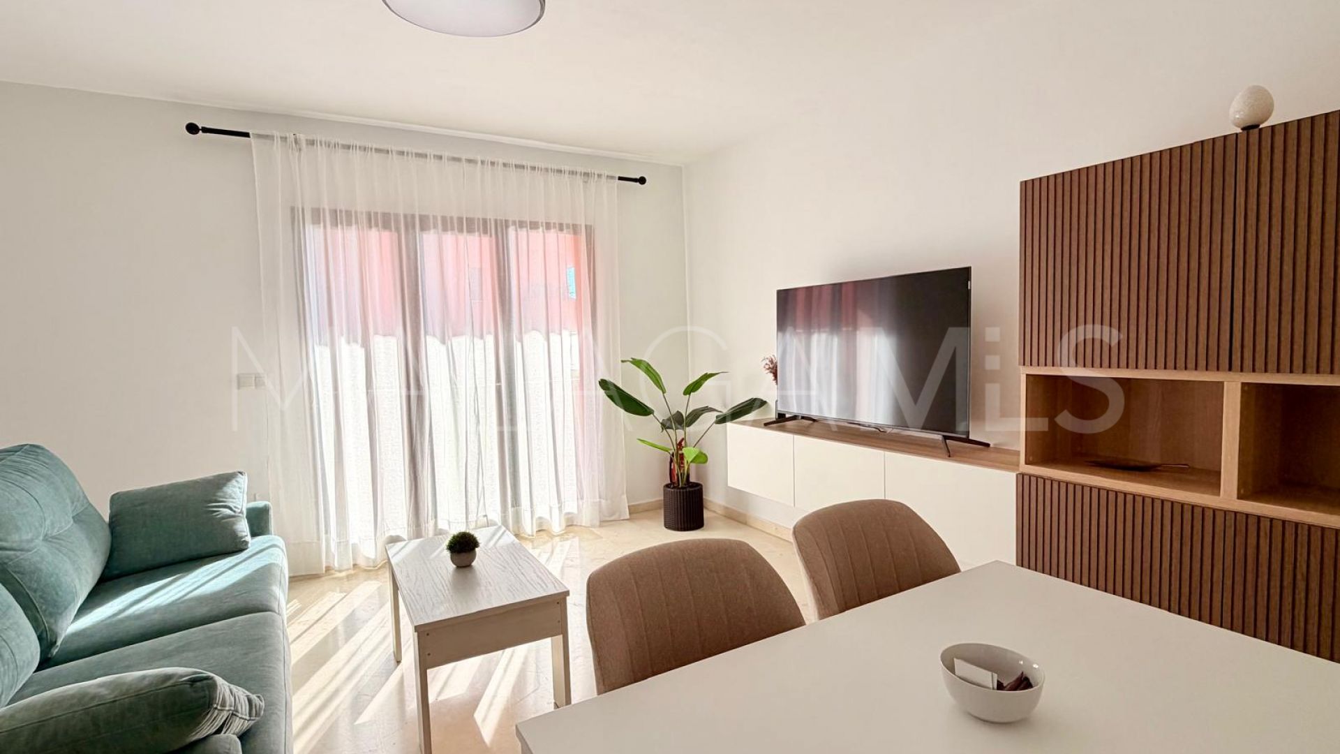 Lägenhet for sale in Estepona Puerto