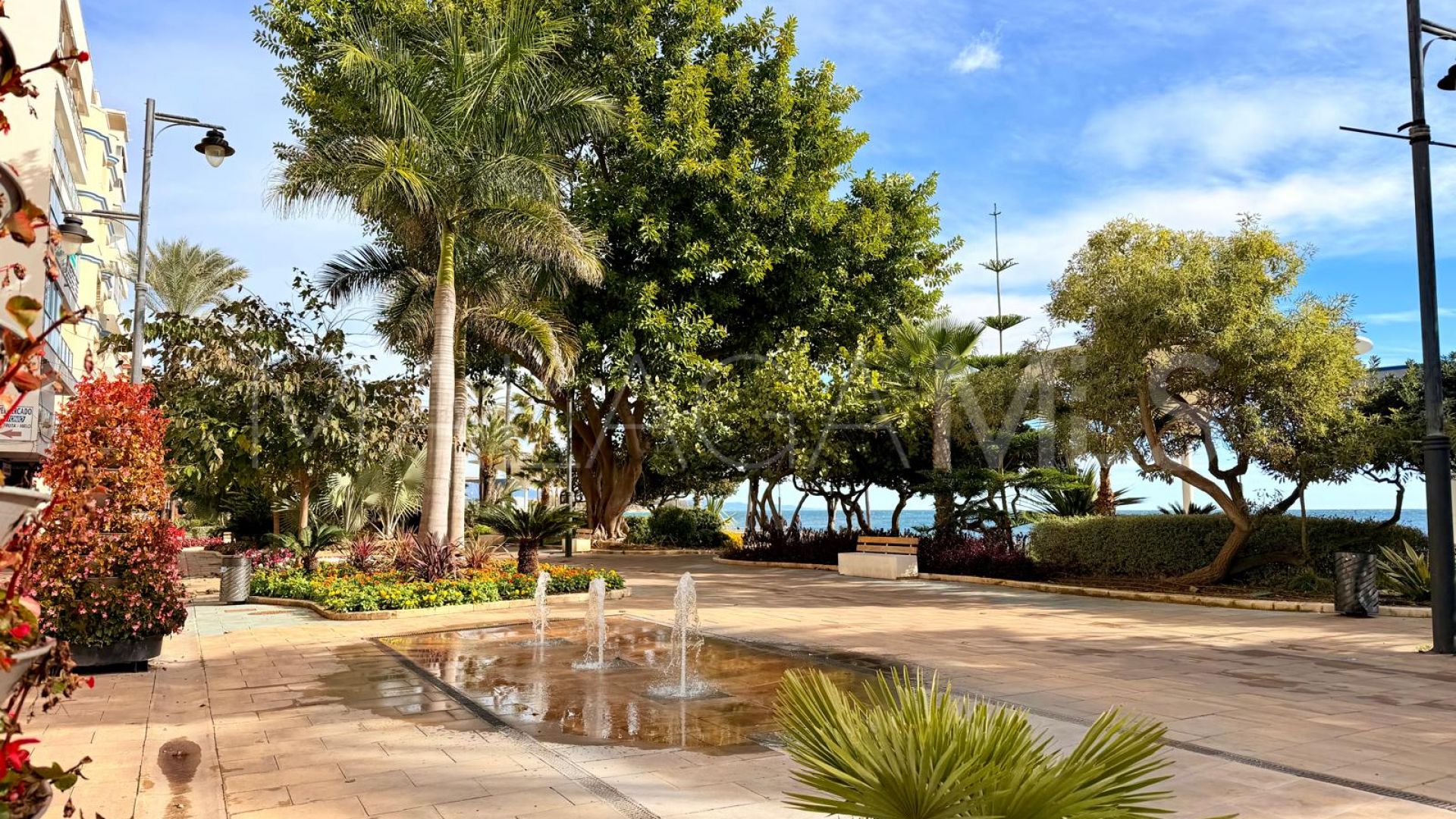 Lägenhet for sale in Estepona Puerto