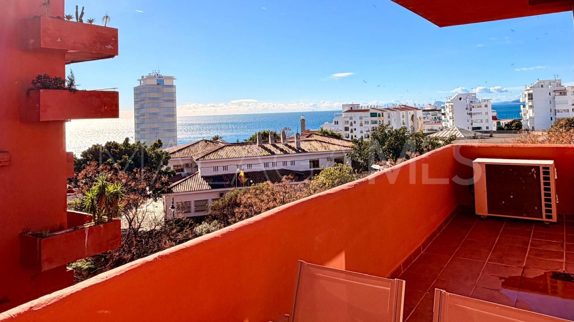 Lägenhet for sale in Estepona Puerto