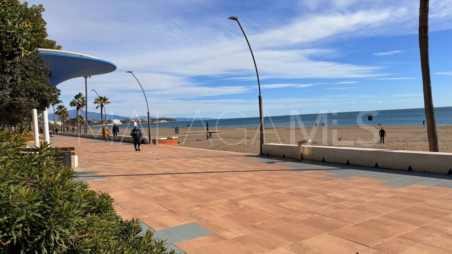 Lägenhet for sale in Estepona Puerto