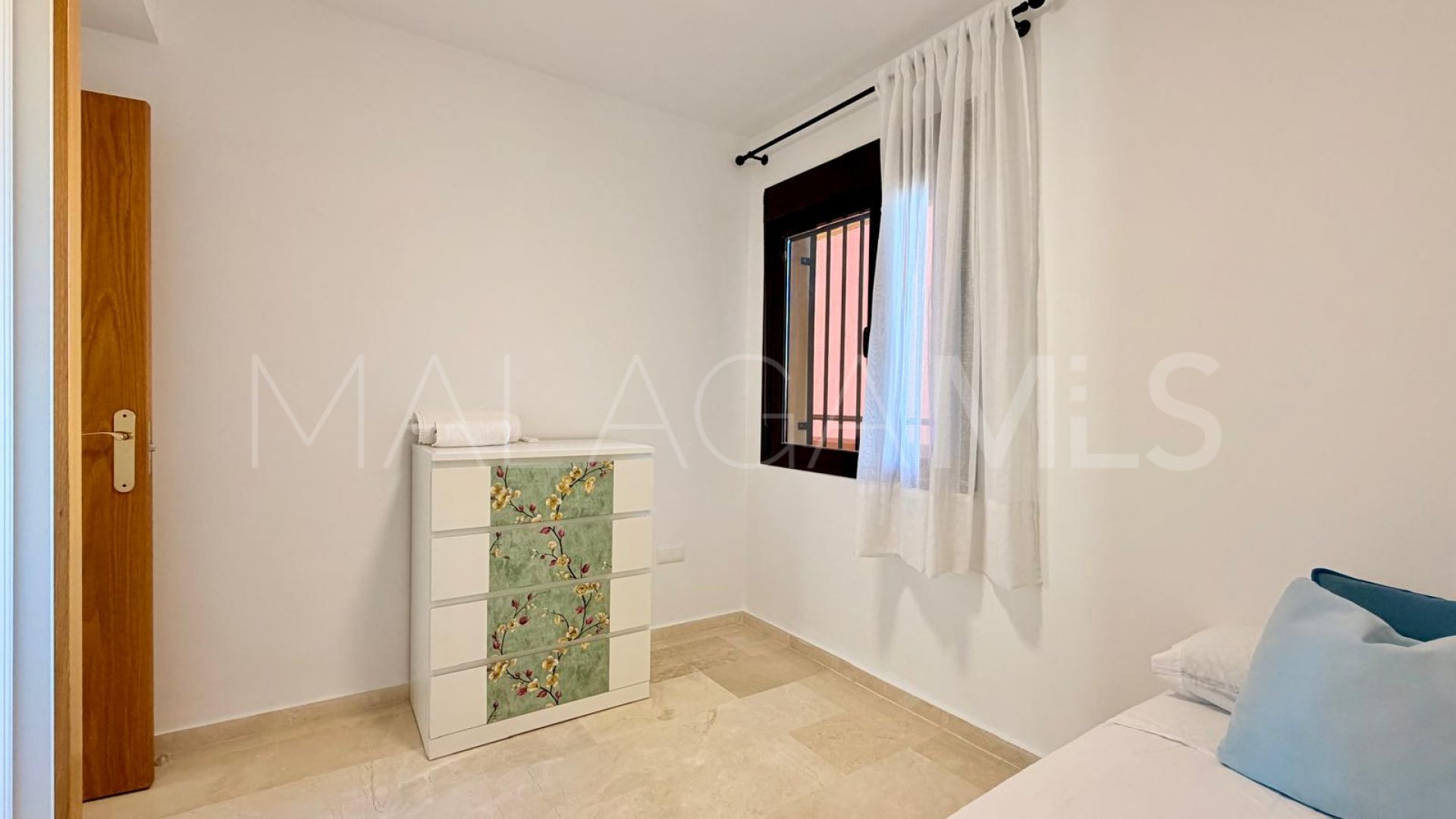 Lägenhet for sale in Estepona Puerto