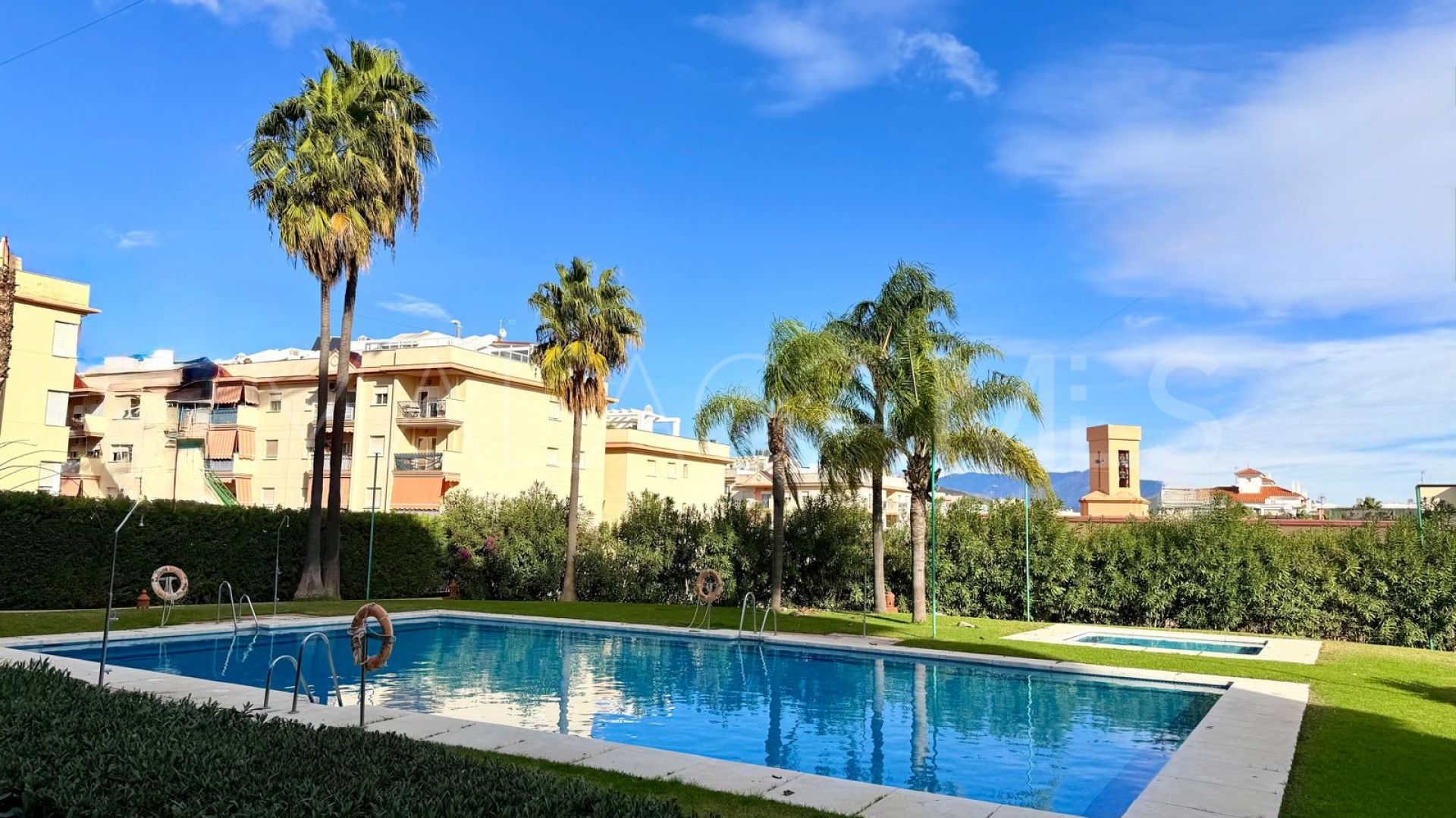 Lägenhet for sale in Estepona Puerto