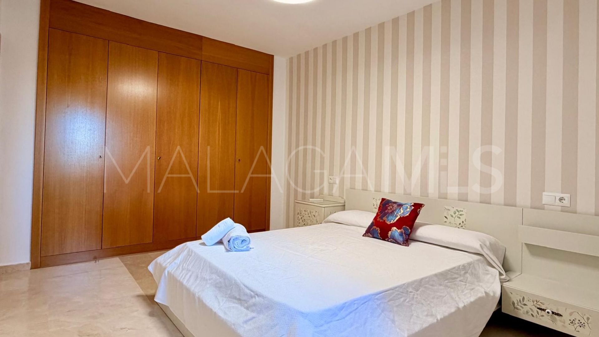 Lägenhet for sale in Estepona Puerto