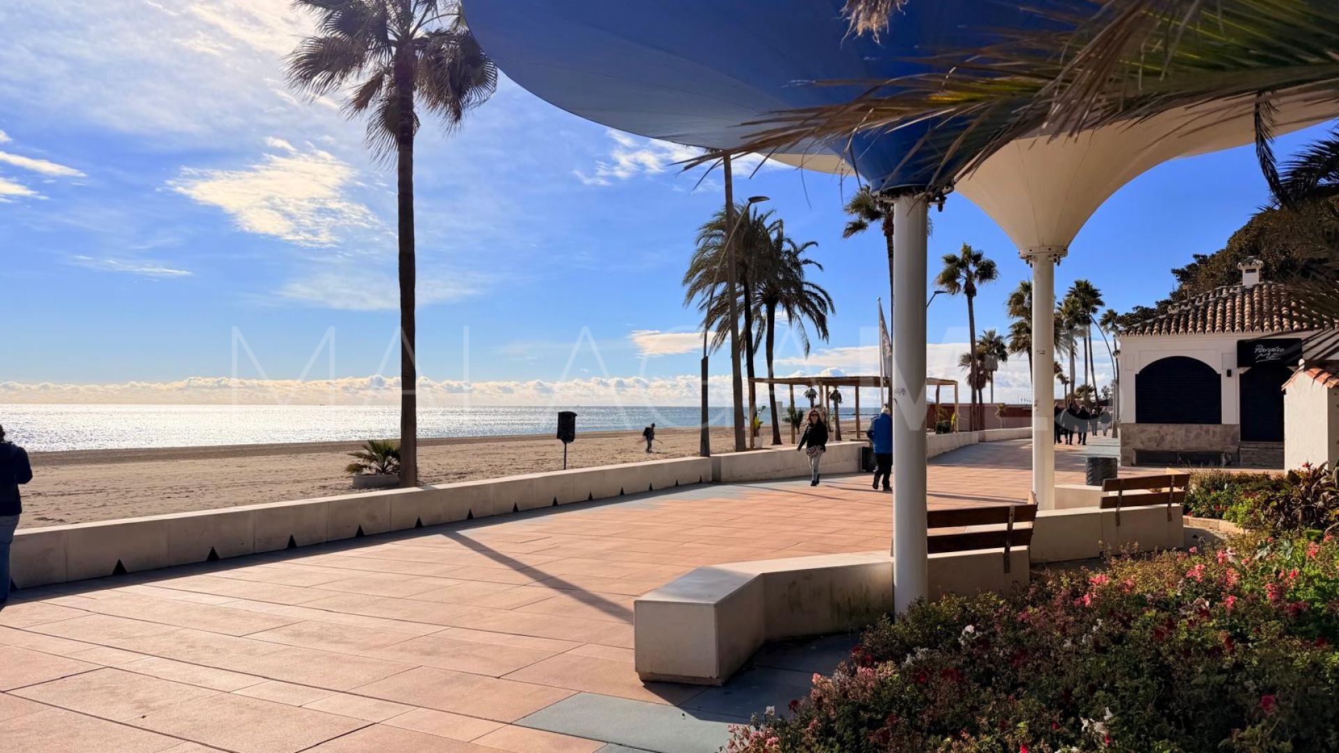 Lägenhet for sale in Estepona Puerto