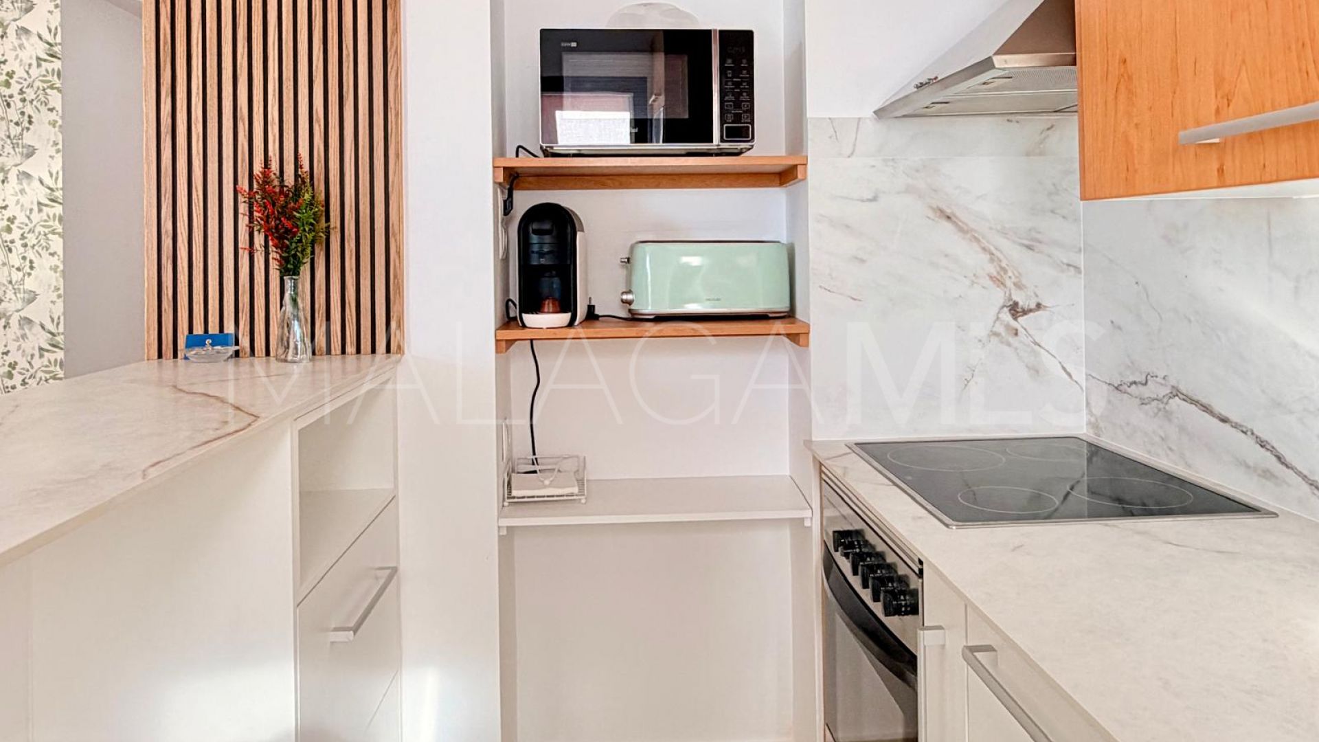 Lägenhet for sale in Estepona Puerto