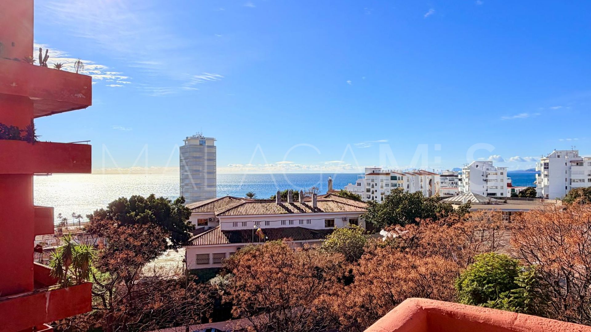 Lägenhet for sale in Estepona Puerto