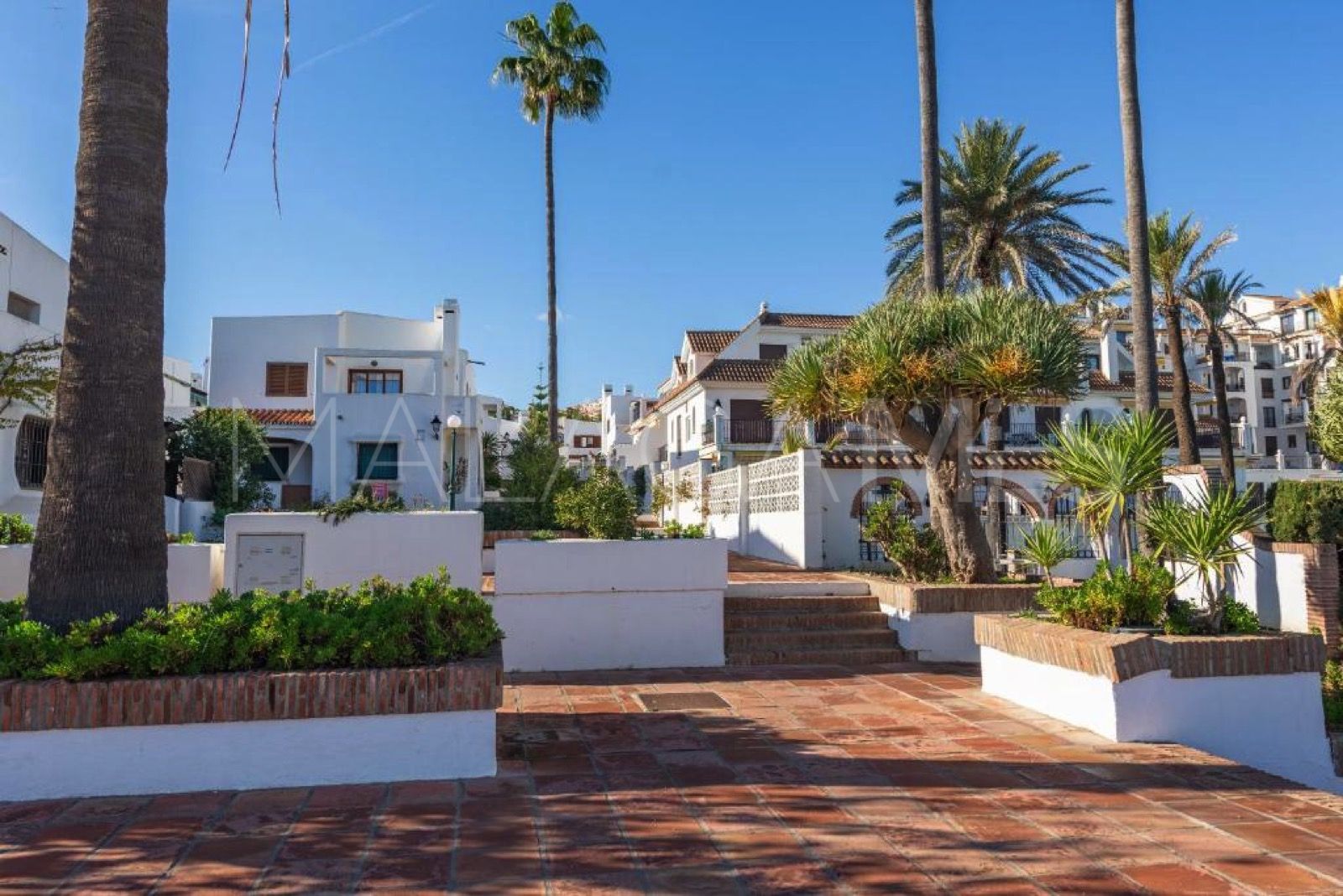 Parhus for sale in Puerto La Duquesa