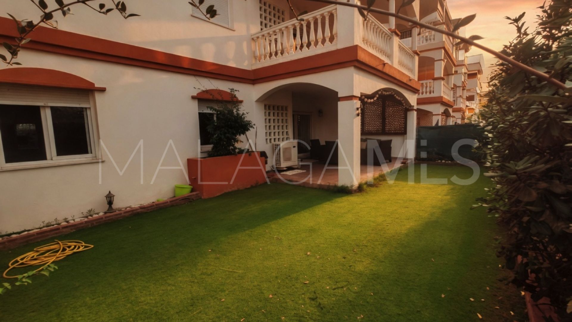 Buy apartamento planta baja in Los Naranjos de Marbella with 2 bedrooms