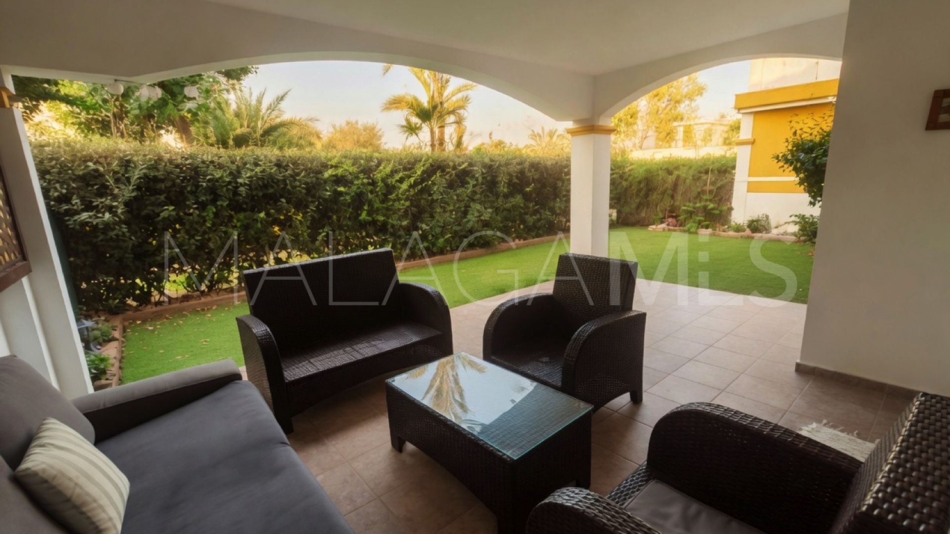 Buy apartamento planta baja in Los Naranjos de Marbella with 2 bedrooms