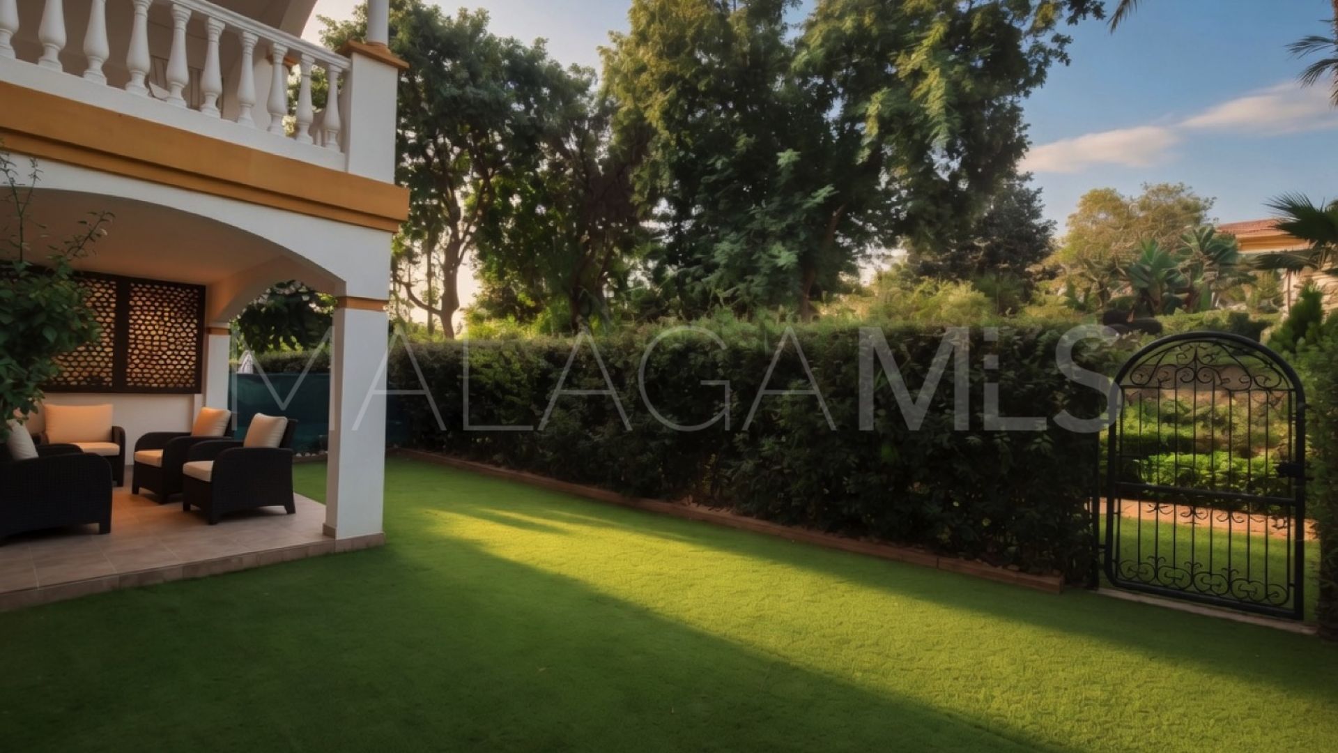 Buy apartamento planta baja in Los Naranjos de Marbella with 2 bedrooms