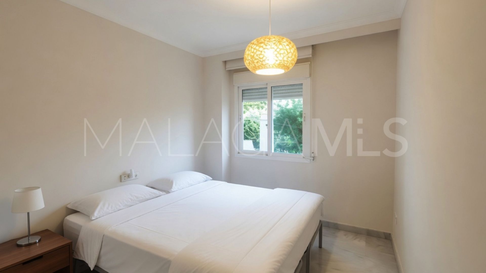 Buy apartamento planta baja in Los Naranjos de Marbella with 2 bedrooms