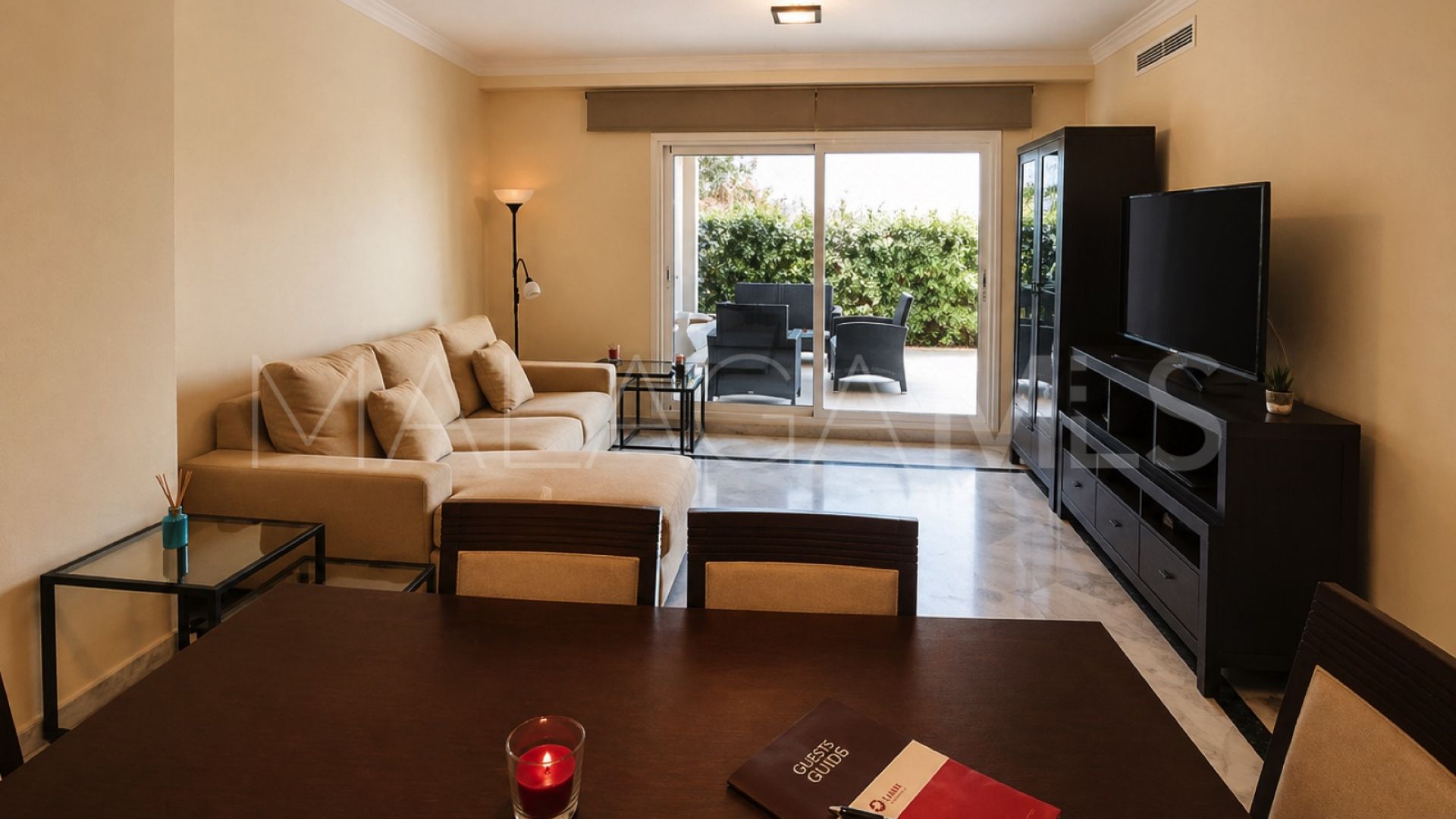 Buy apartamento planta baja in Los Naranjos de Marbella with 2 bedrooms