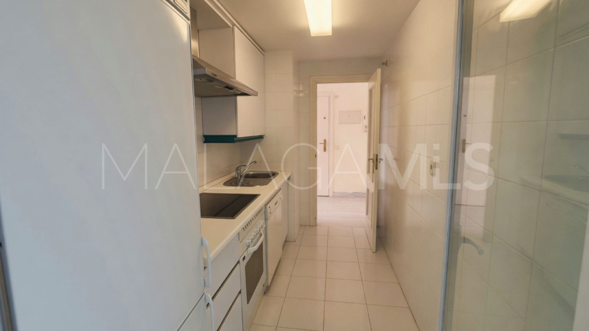 Buy apartamento planta baja in Los Naranjos de Marbella with 2 bedrooms