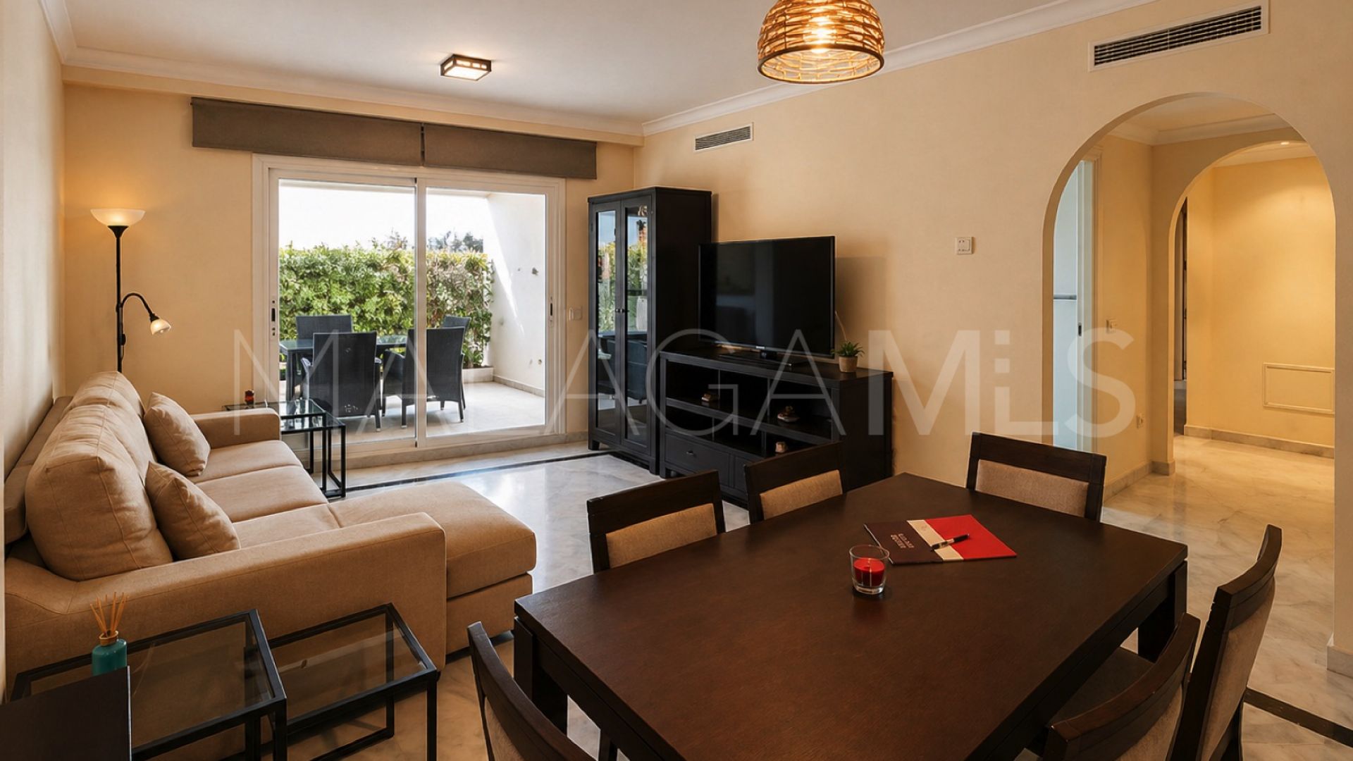 Buy apartamento planta baja in Los Naranjos de Marbella with 2 bedrooms